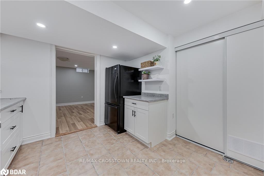 Photo 22 of Unit LOWER, 25 Charlemagne Avenue, Barrie, Innis-Shore — HOMEH