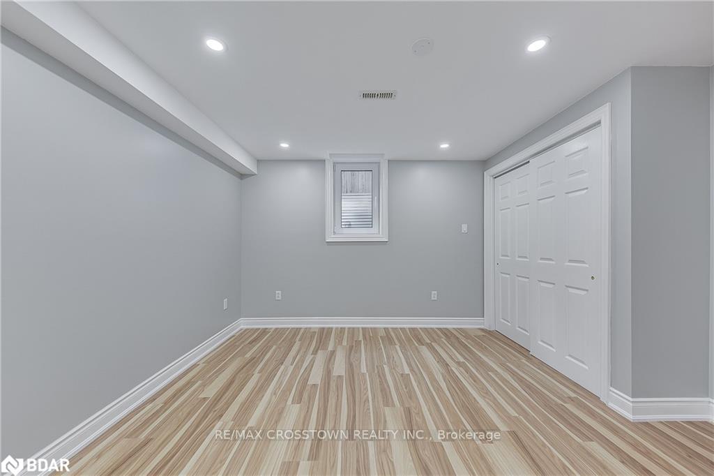 Photo 25 of Unit LOWER, 25 Charlemagne Avenue, Barrie, Innis-Shore — HOMEH