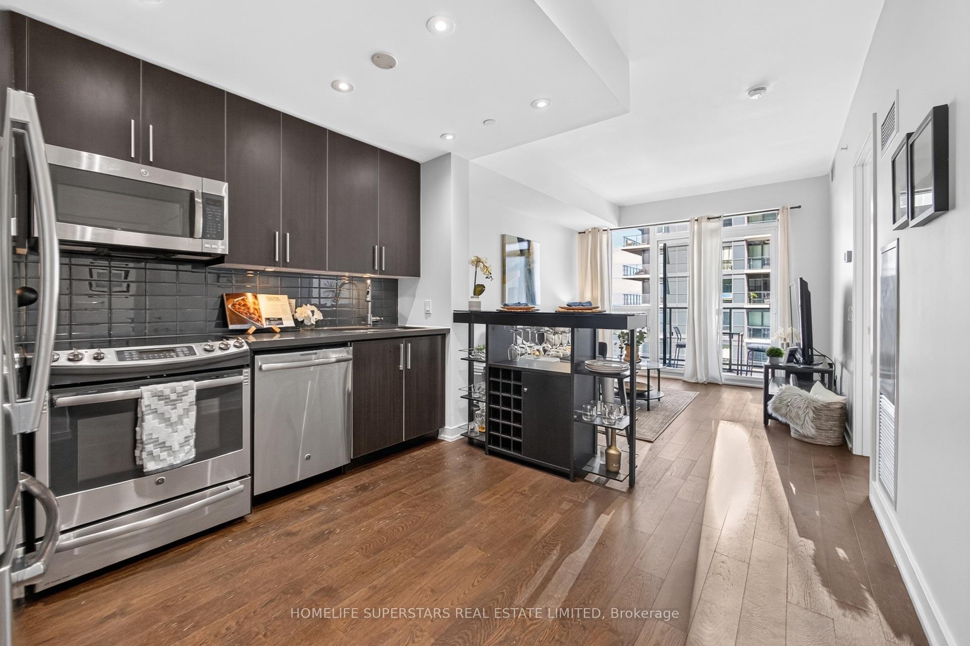 Front of Unit 4107, 2212 Lake Shore Boulevard W