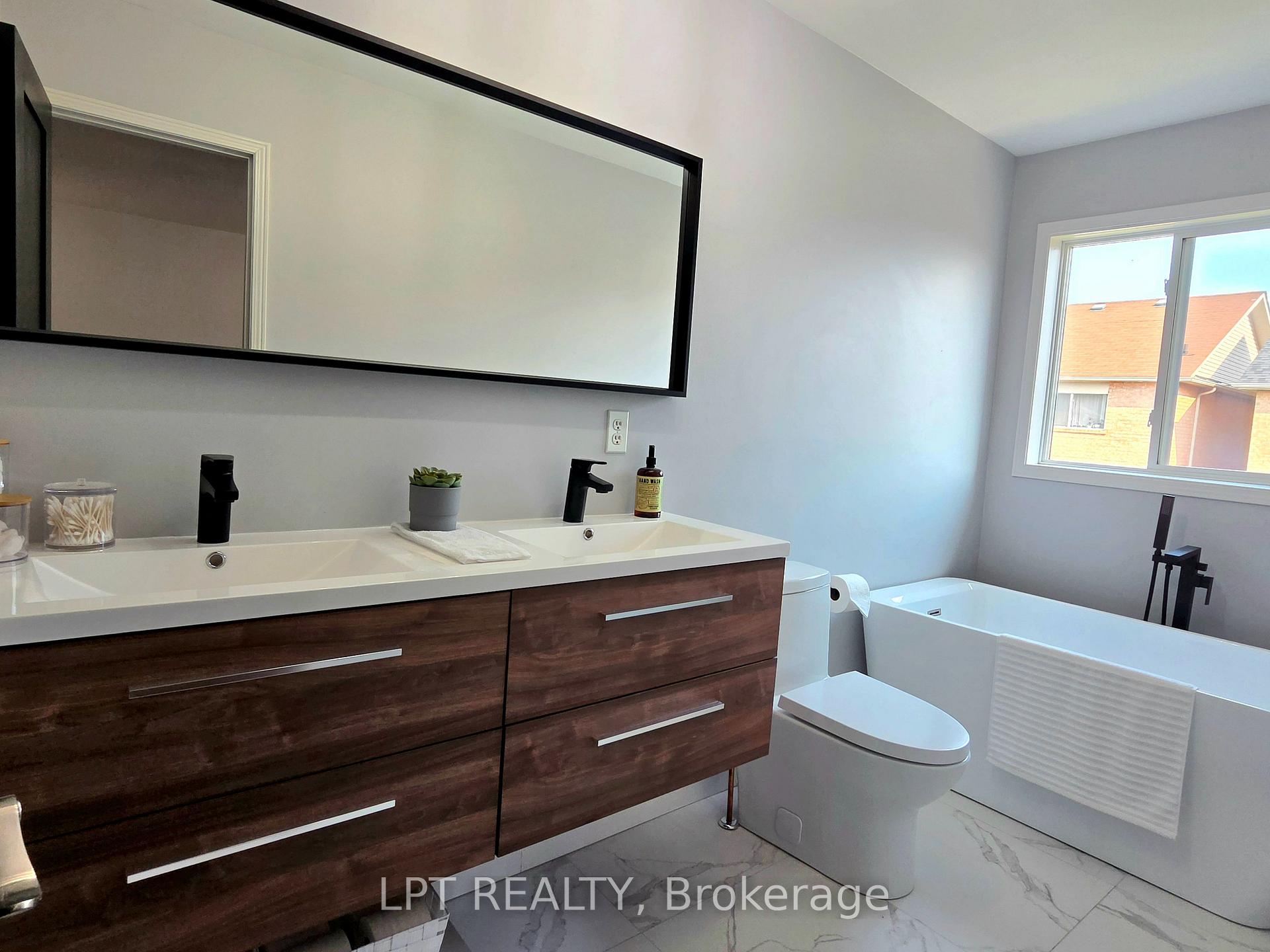 Photo 16 of 103 Howling Crescent, Ajax, South East — HOMEH