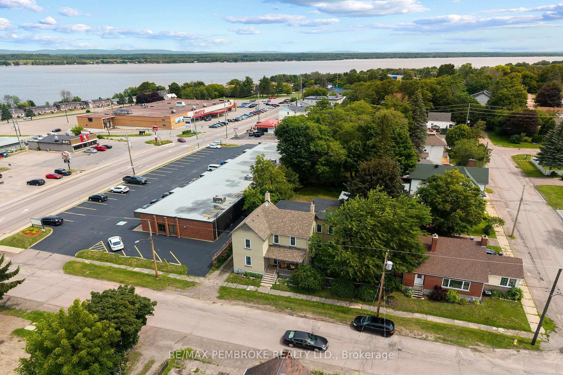 Photo 3 of 233 Catherine Street, Pembroke, Pembroke — HOMEH