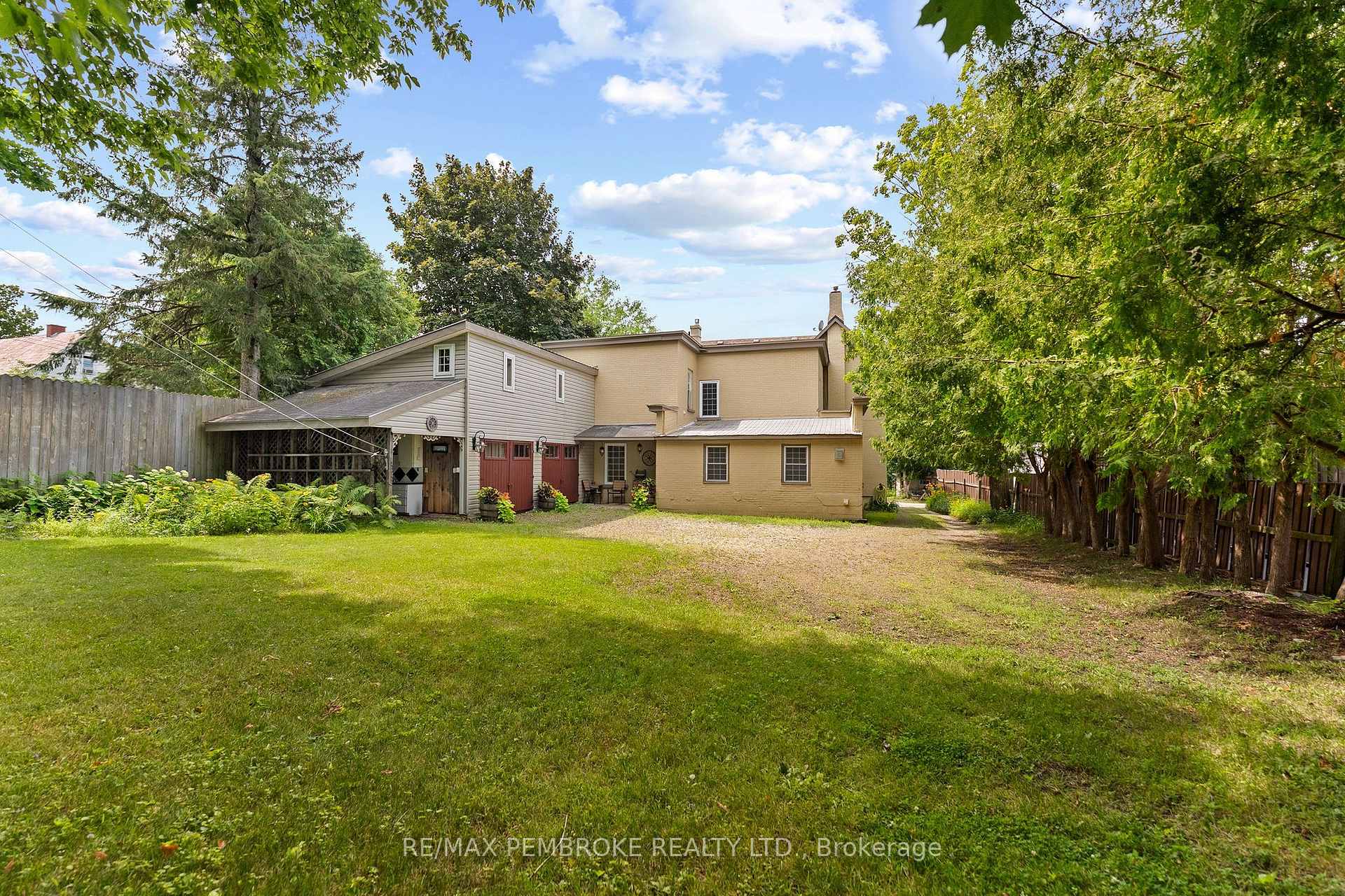 Photo 4 of 233 Catherine Street, Pembroke, Pembroke — HOMEH