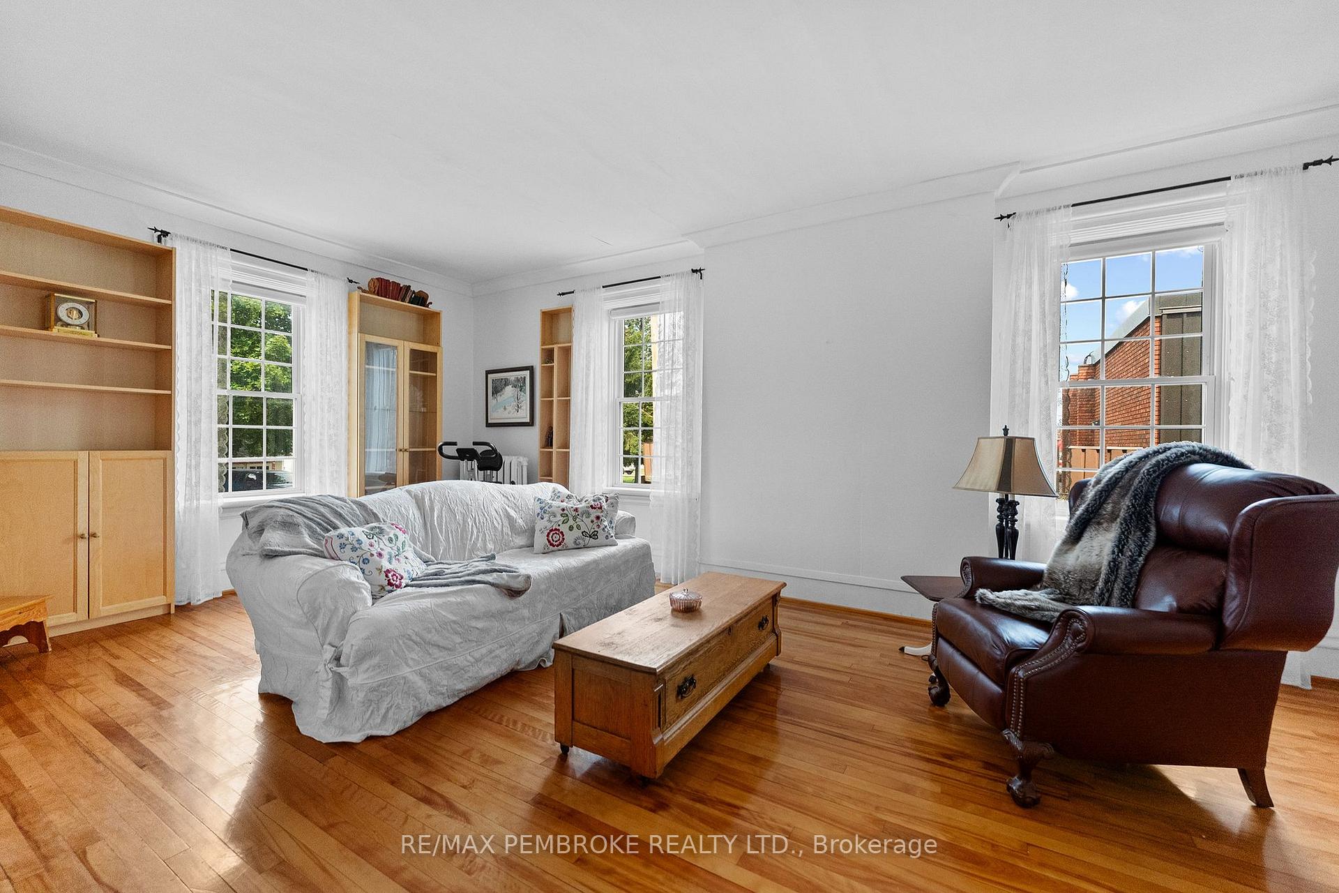 Photo 10 of 233 Catherine Street, Pembroke, Pembroke — HOMEH