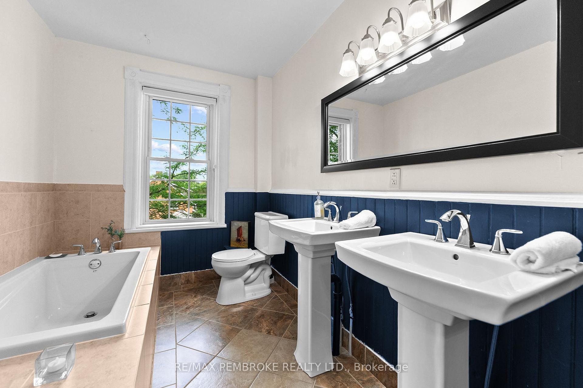 Photo 36 of 233 Catherine Street, Pembroke, Pembroke — HOMEH