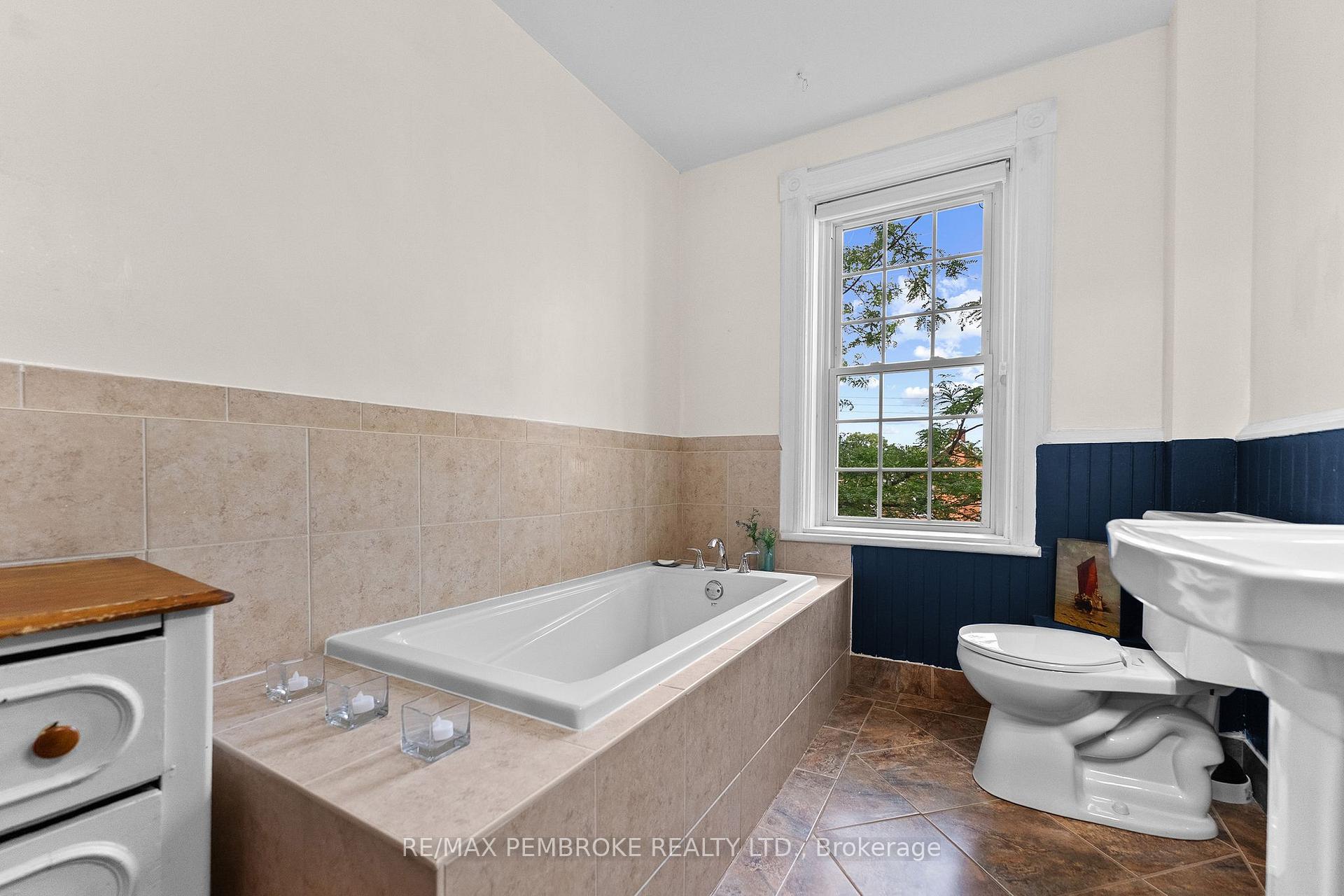 Photo 37 of 233 Catherine Street, Pembroke, Pembroke — HOMEH