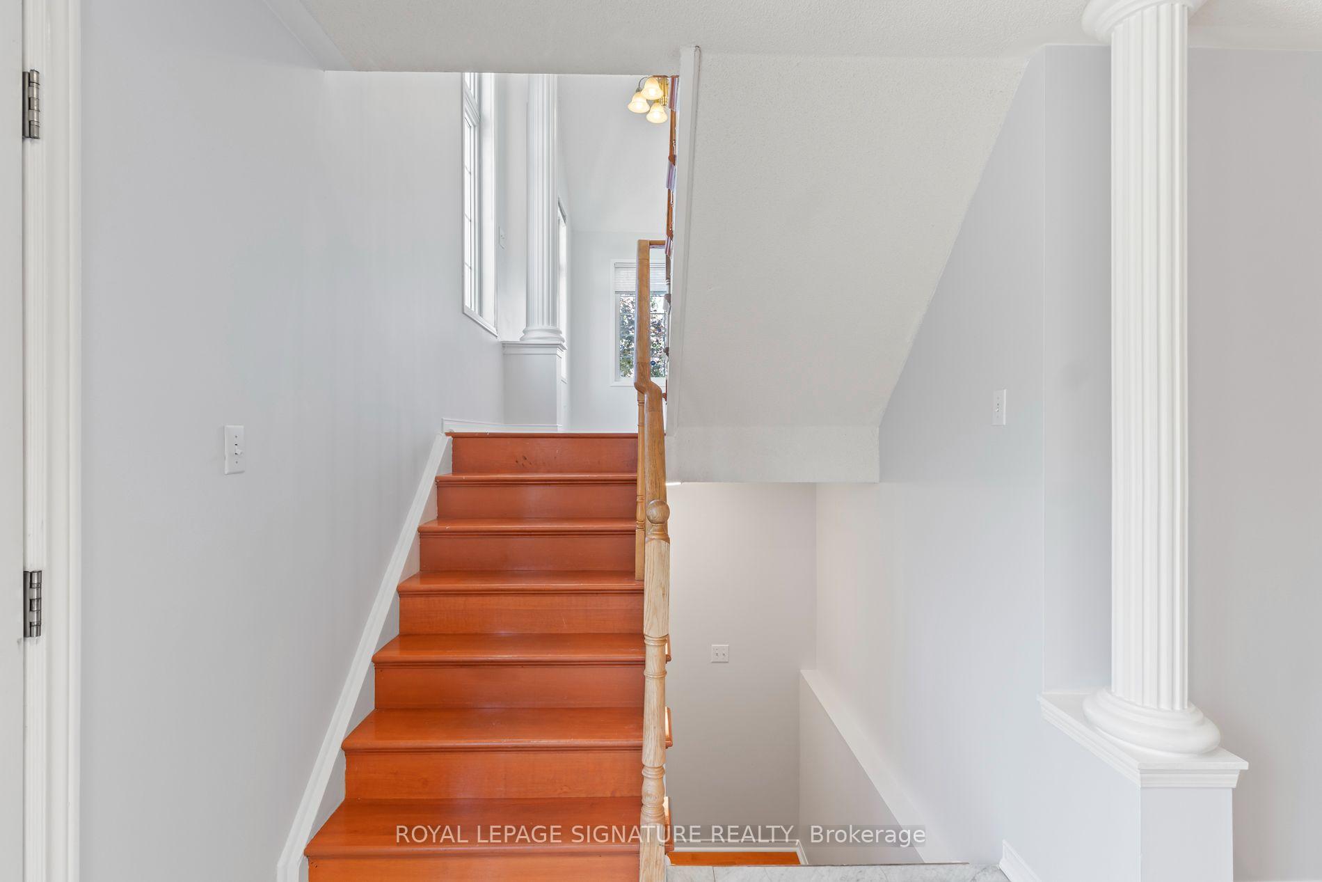 Photo 5 of 1313 Inuit Trail, Mississauga, Meadowvale Village — HOMEH