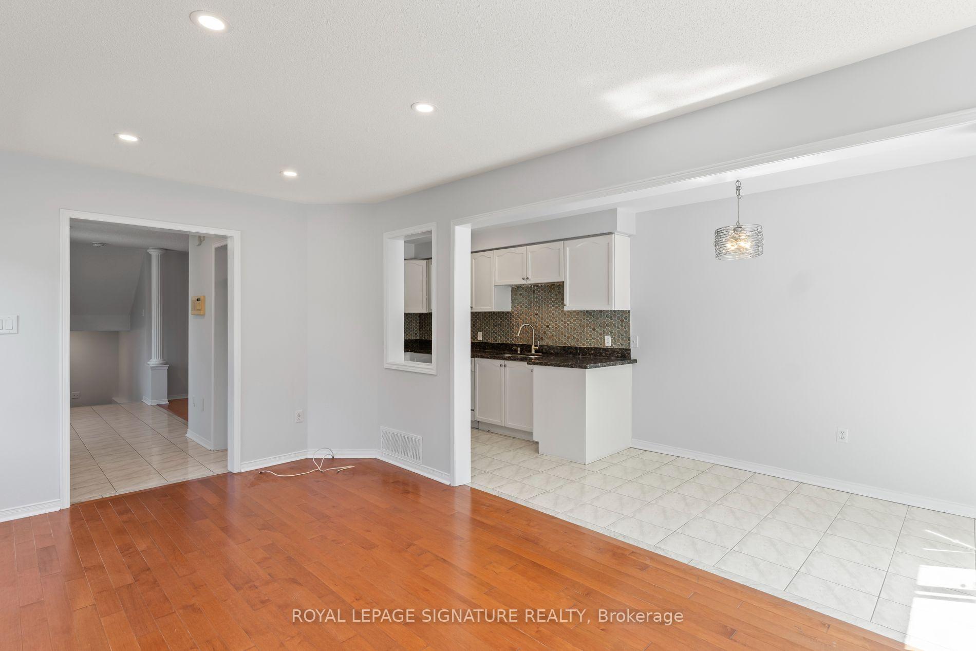 Photo 8 of 1313 Inuit Trail, Mississauga, Meadowvale Village — HOMEH