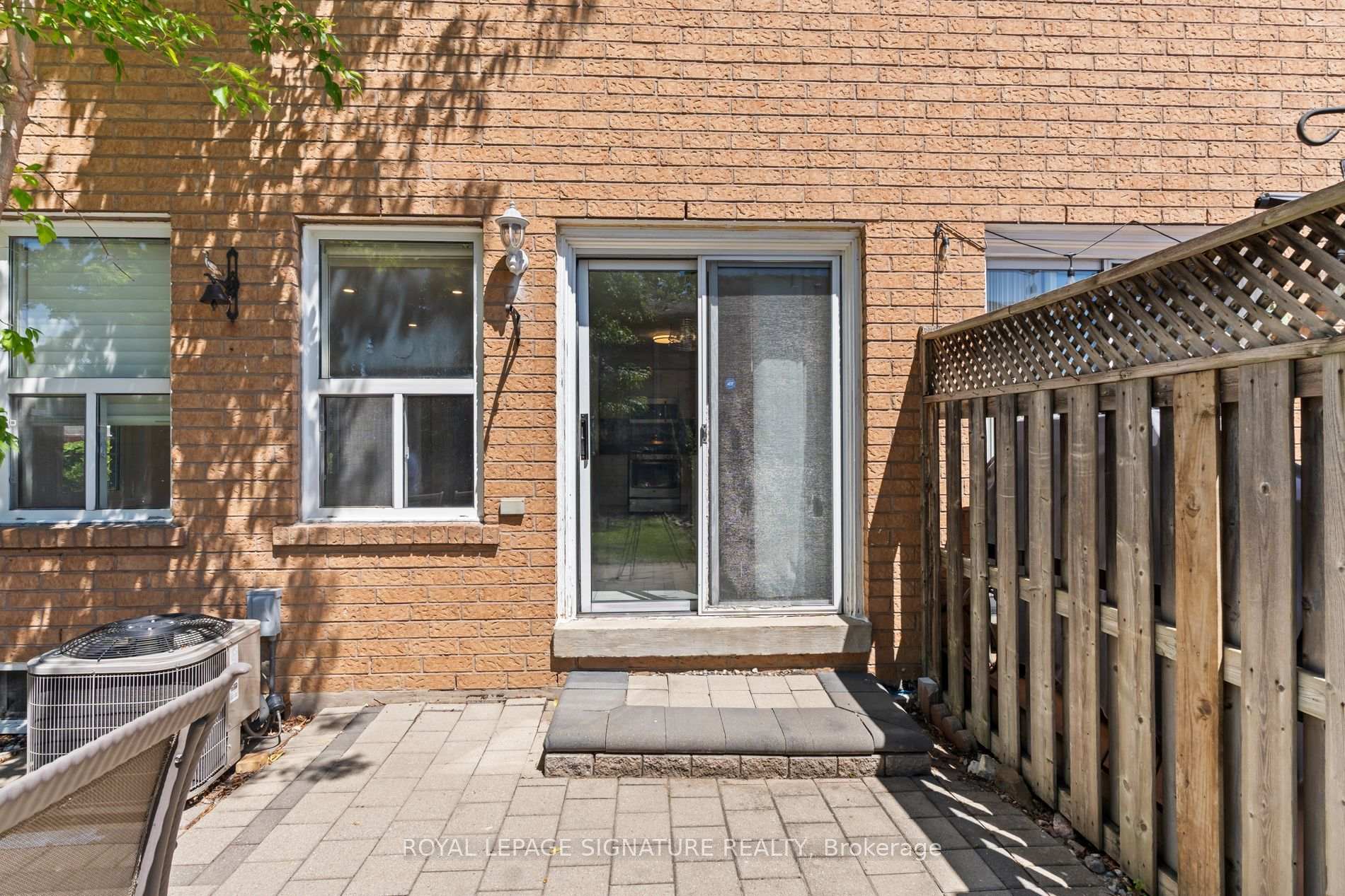 Photo 14 of 1313 Inuit Trail, Mississauga, Meadowvale Village — HOMEH