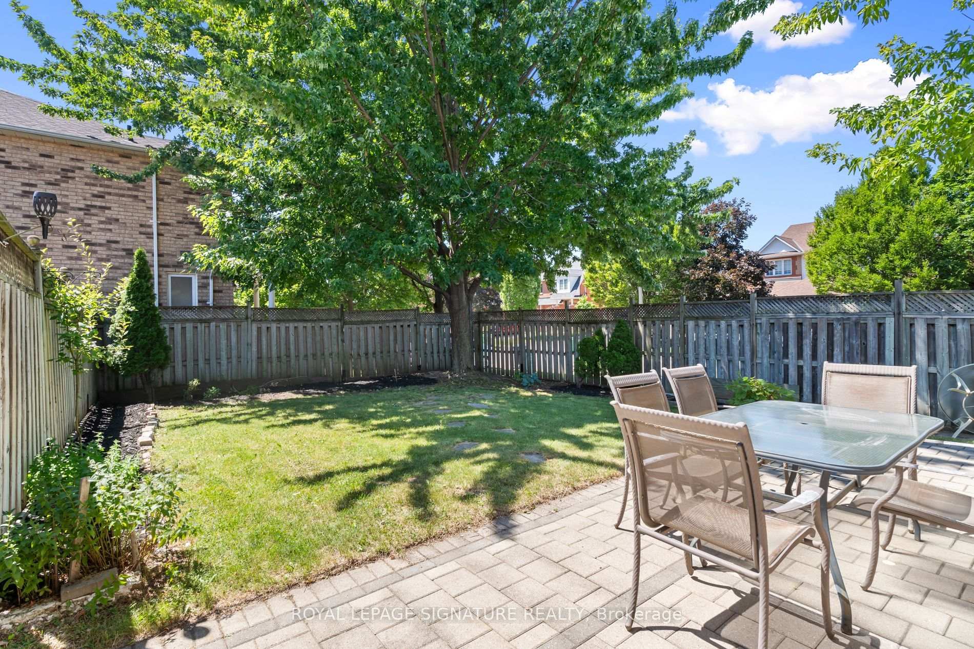 Photo 15 of 1313 Inuit Trail, Mississauga, Meadowvale Village — HOMEH