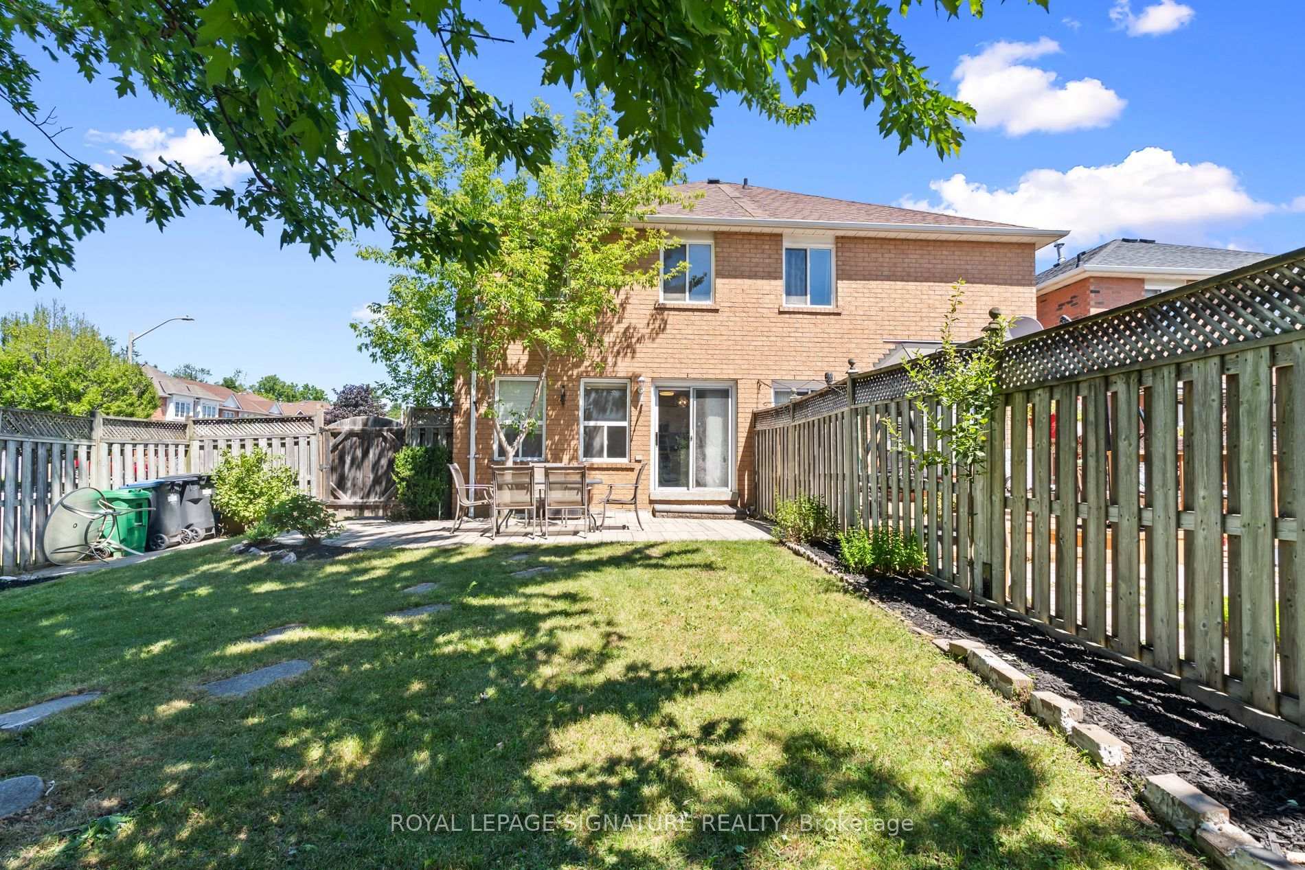 Photo 17 of 1313 Inuit Trail, Mississauga, Meadowvale Village — HOMEH