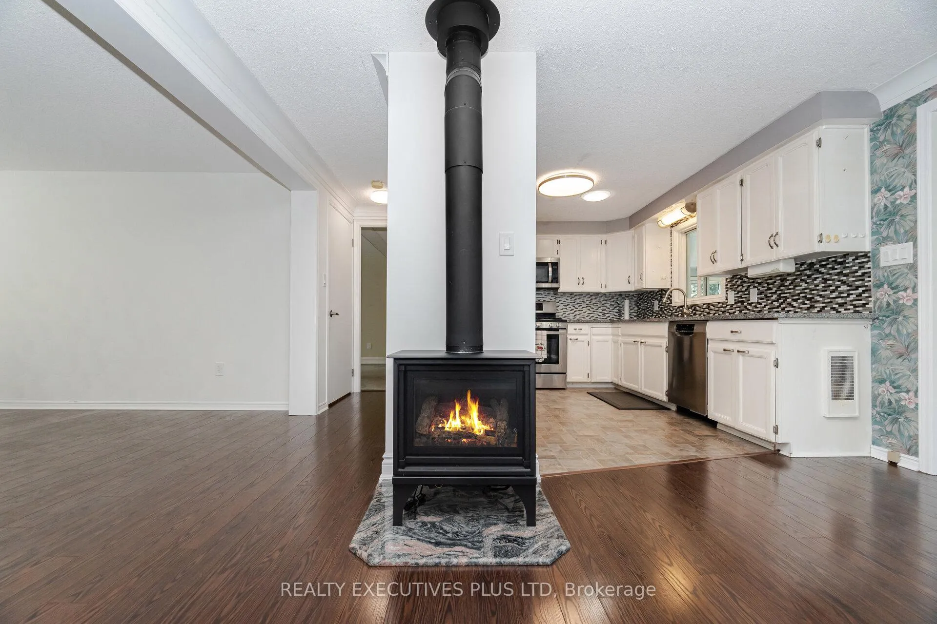 Photo 11 of 112 Tecumseth Pines Drive, New Tecumseth, Rural New Tecumseth — HOMEH