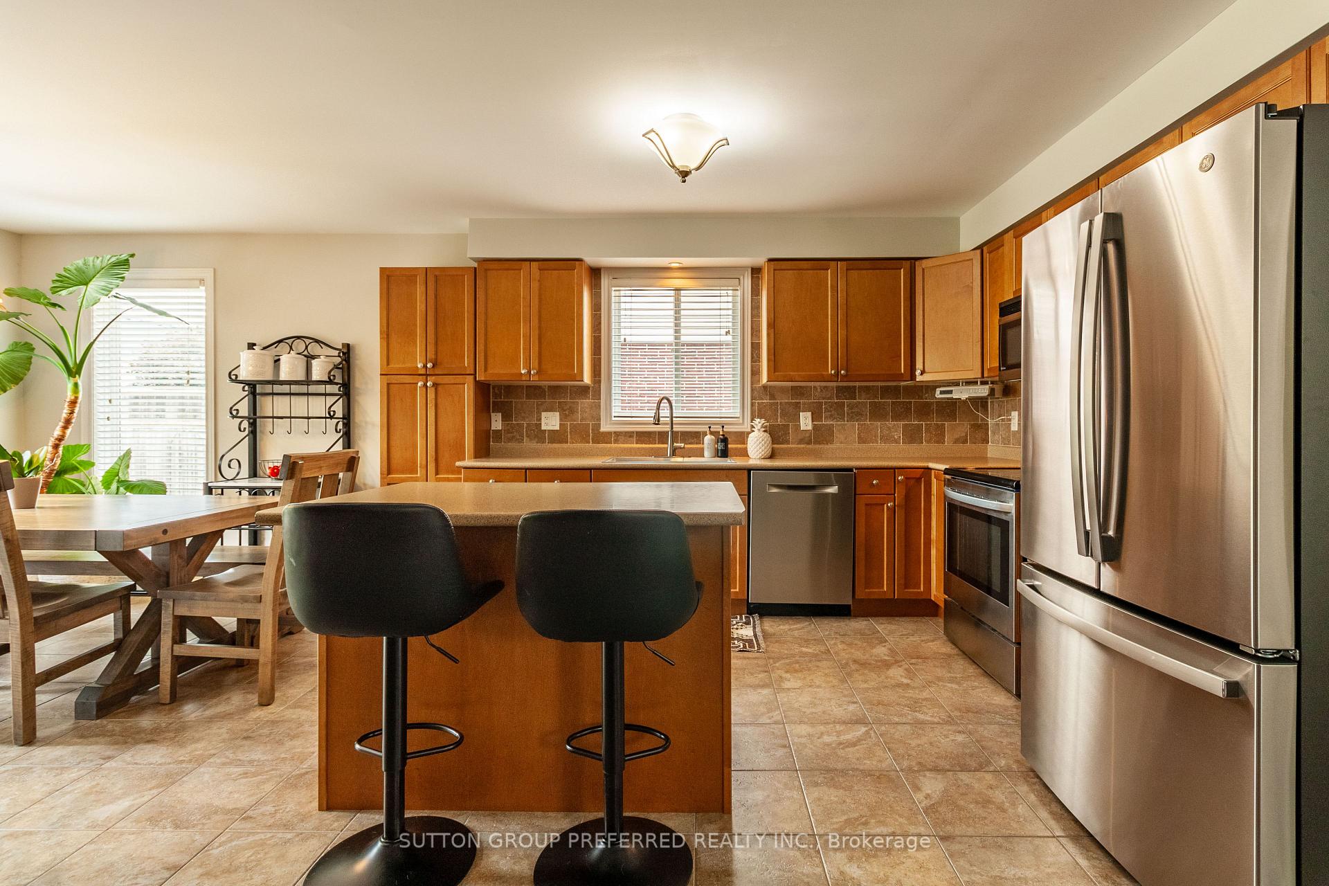 Photo 6 of 1190 Silverfox Drive, London, North S — HOMEH