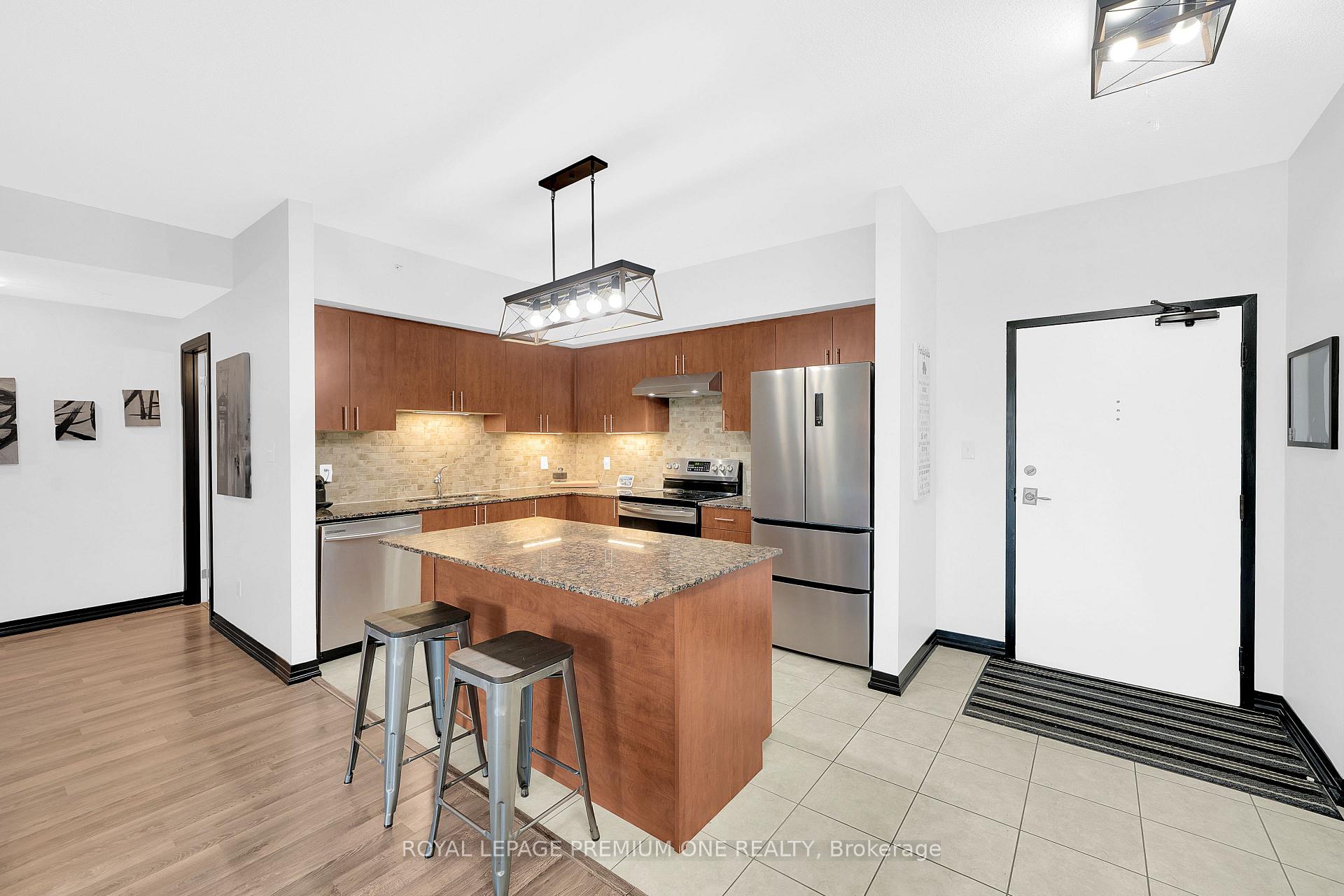 Photo 3 of Unit 204, 161 Wellington Street E, New Tecumseth, Alliston — HOMEH