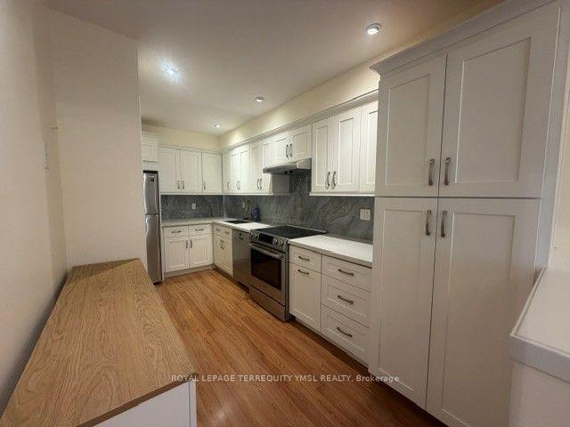 Photo 6 of 8 Farmstead Road, North York, St. Andrew-Windfields — HOMEH
