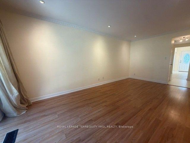 Photo 10 of 8 Farmstead Road, North York, St. Andrew-Windfields — HOMEH