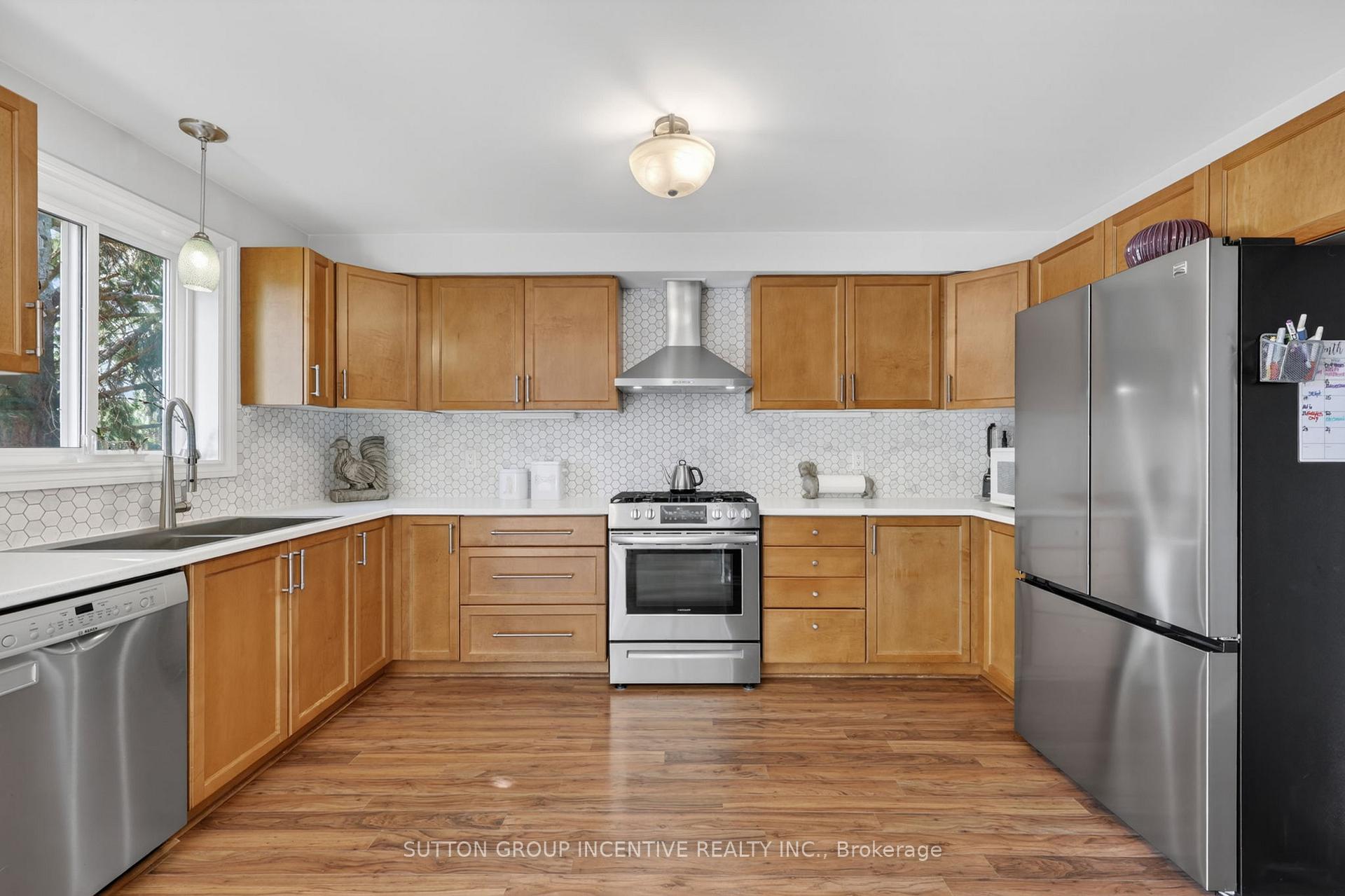 Photo 15 of 255 Pringle Drive, Barrie, Edgehill Drive — HOMEH