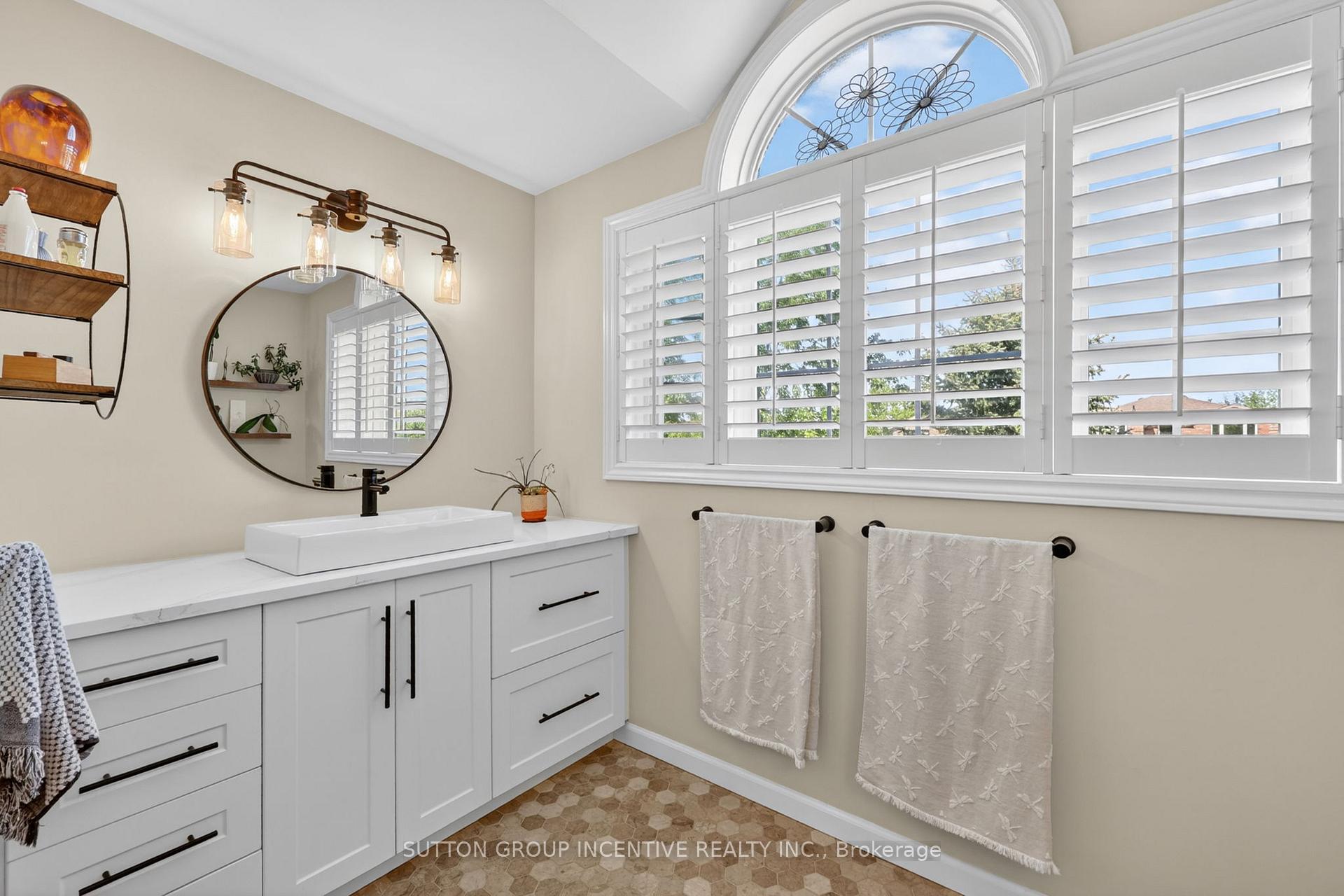 Photo 29 of 255 Pringle Drive, Barrie, Edgehill Drive — HOMEH