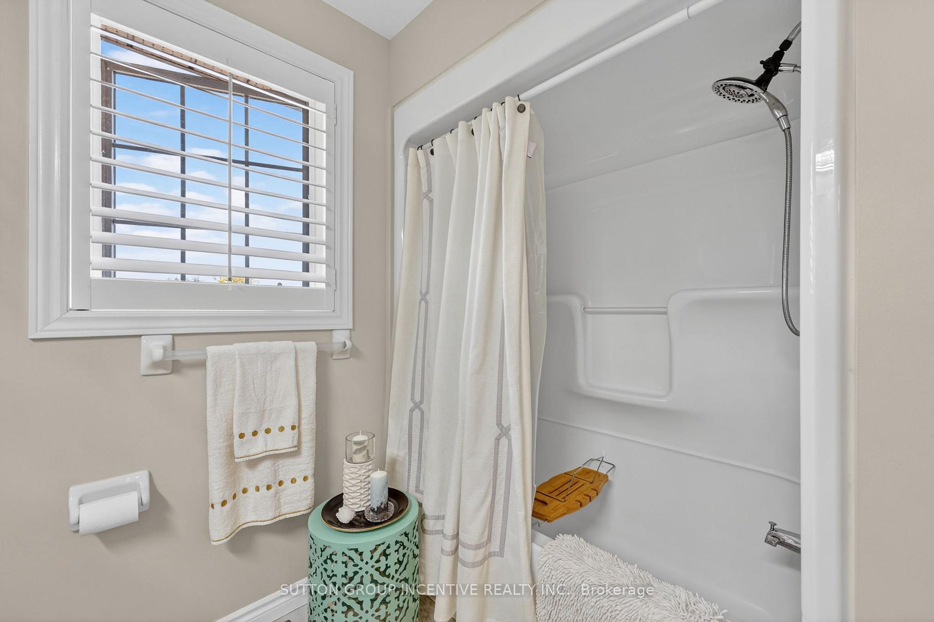 Photo 35 of 255 Pringle Drive, Barrie, Edgehill Drive — HOMEH