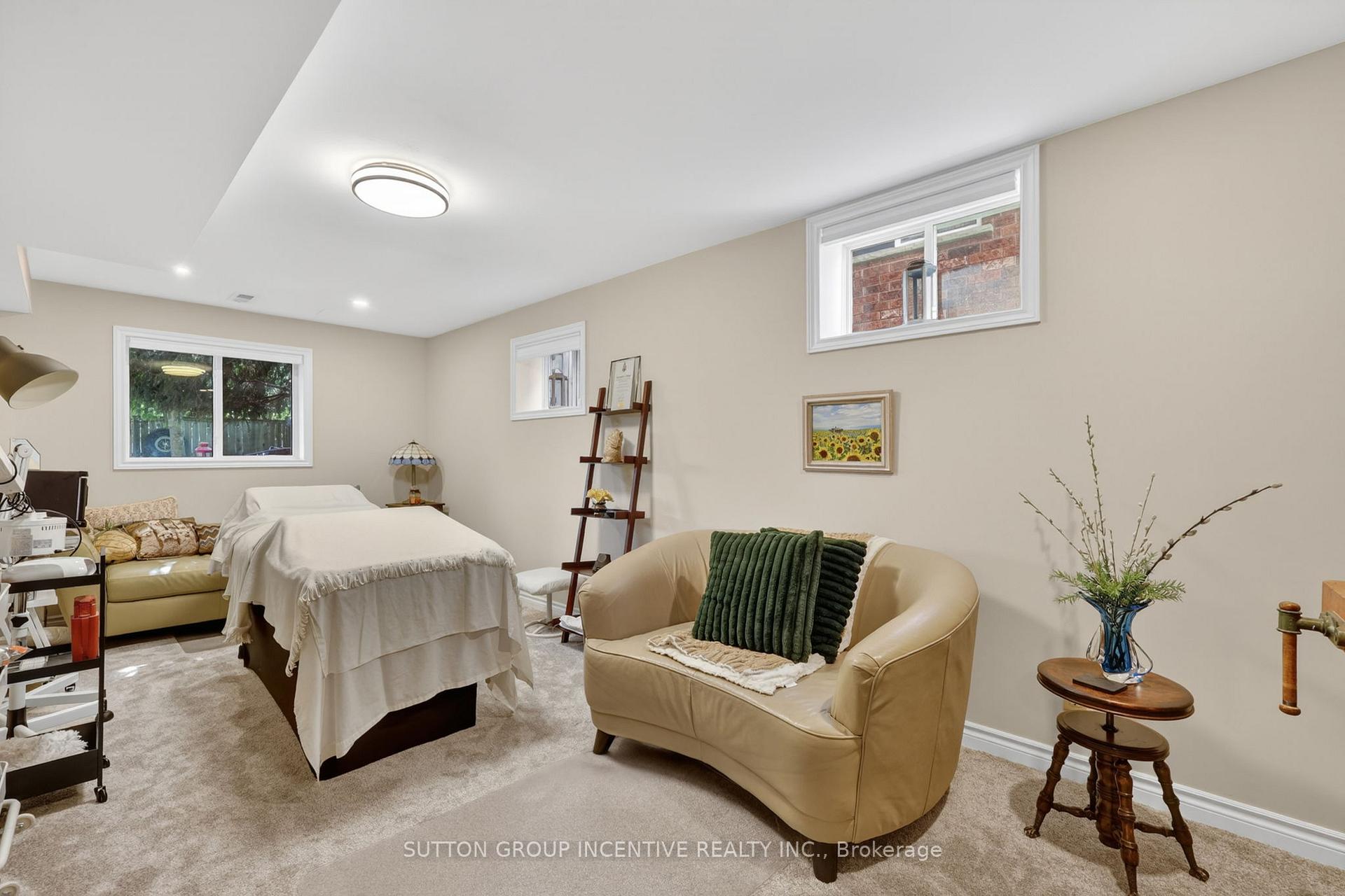 Photo 37 of 255 Pringle Drive, Barrie, Edgehill Drive — HOMEH