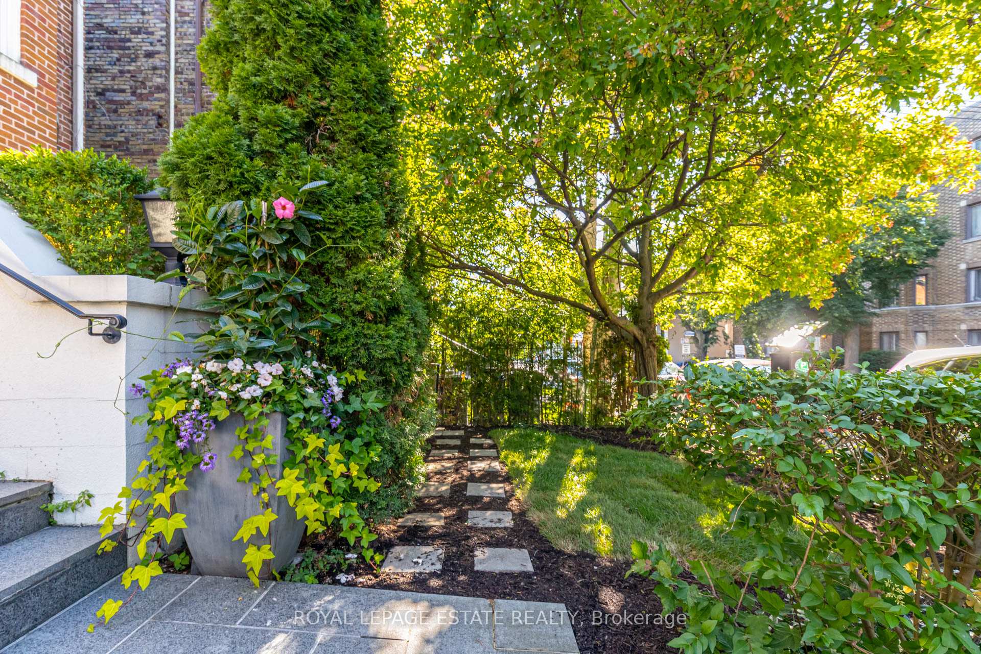 Photo 2 of Unit 1D, 319 Lonsdale Road, Toronto, Casa Loma — HOMEH