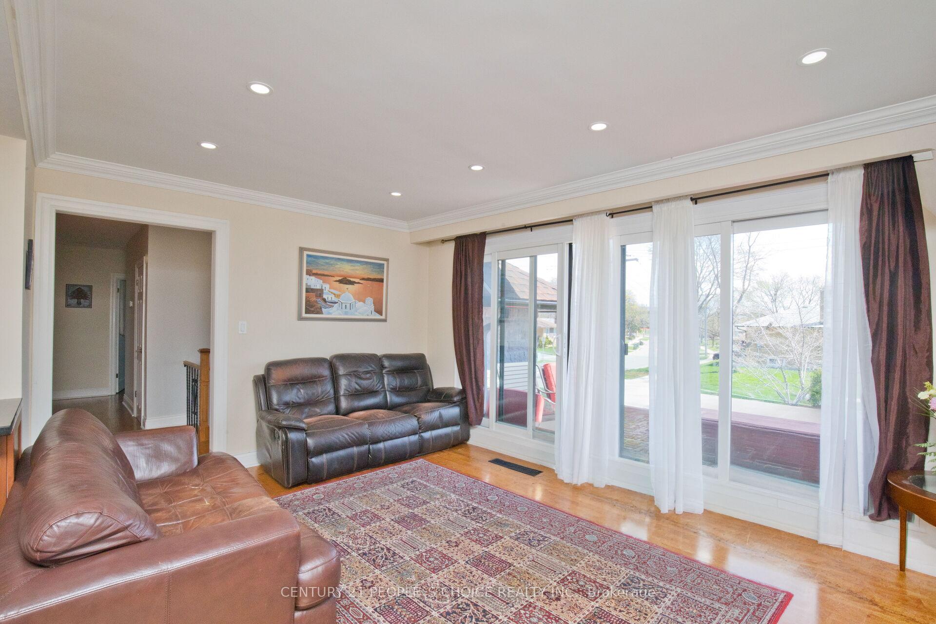 Photo 13 of 50 Jeffcoat Drive, Etobicoke, West Humber-Clairville — HOMEH