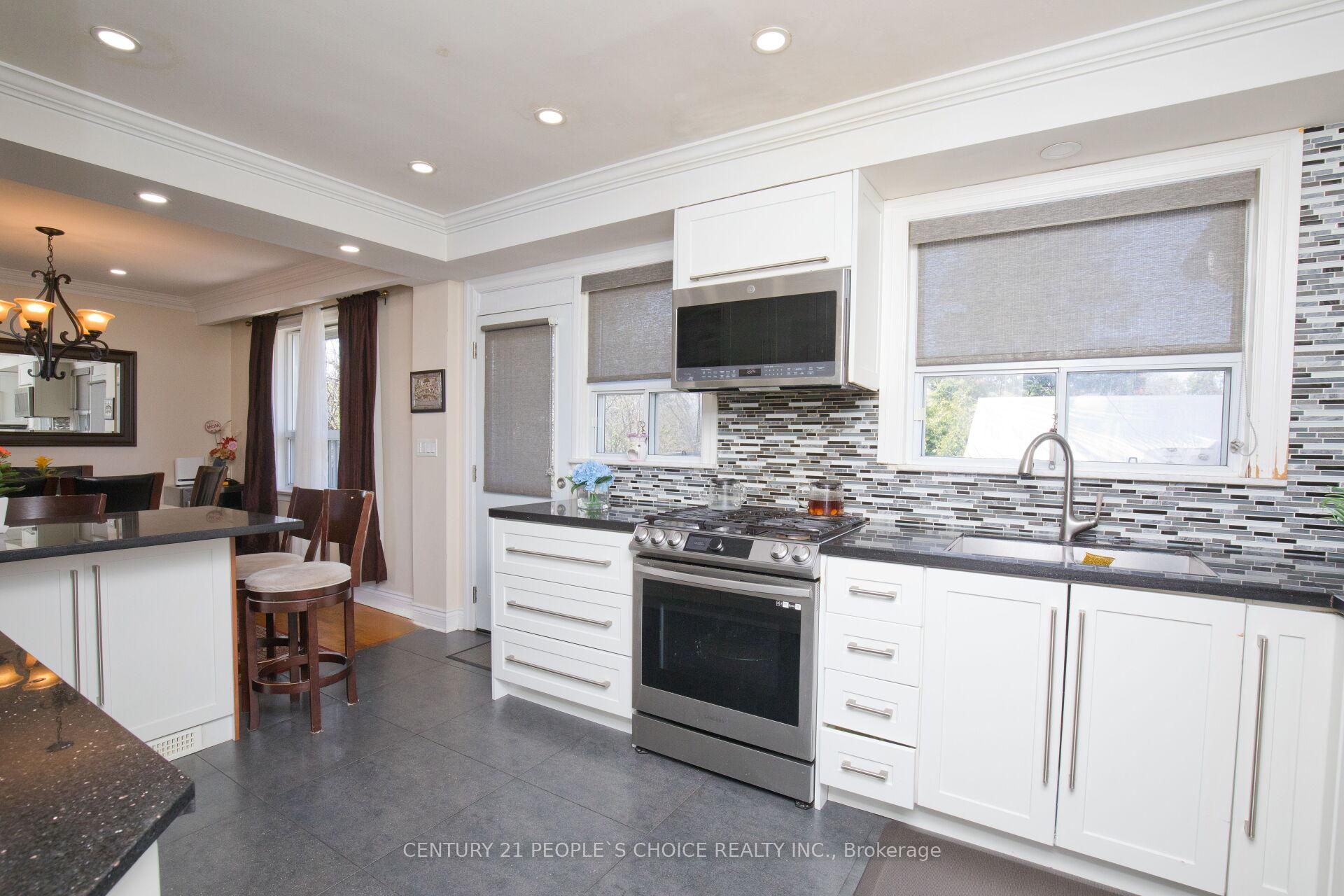 Photo 17 of 50 Jeffcoat Drive, Etobicoke, West Humber-Clairville — HOMEH