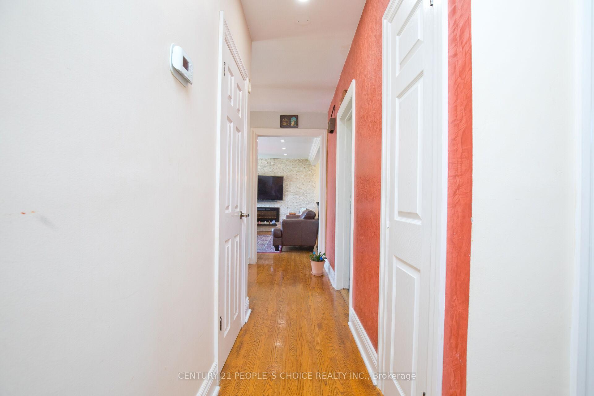 Photo 25 of 50 Jeffcoat Drive, Etobicoke, West Humber-Clairville — HOMEH