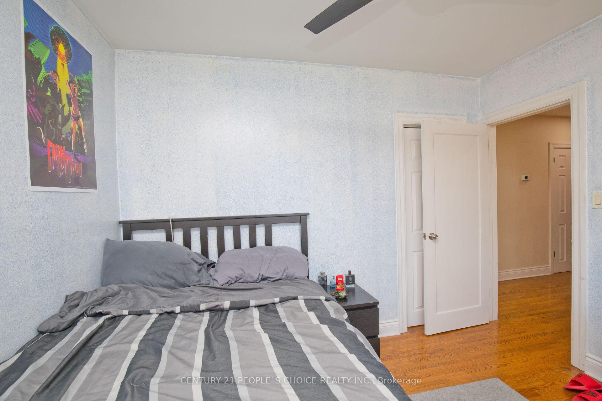 Photo 33 of 50 Jeffcoat Drive, Etobicoke, West Humber-Clairville — HOMEH