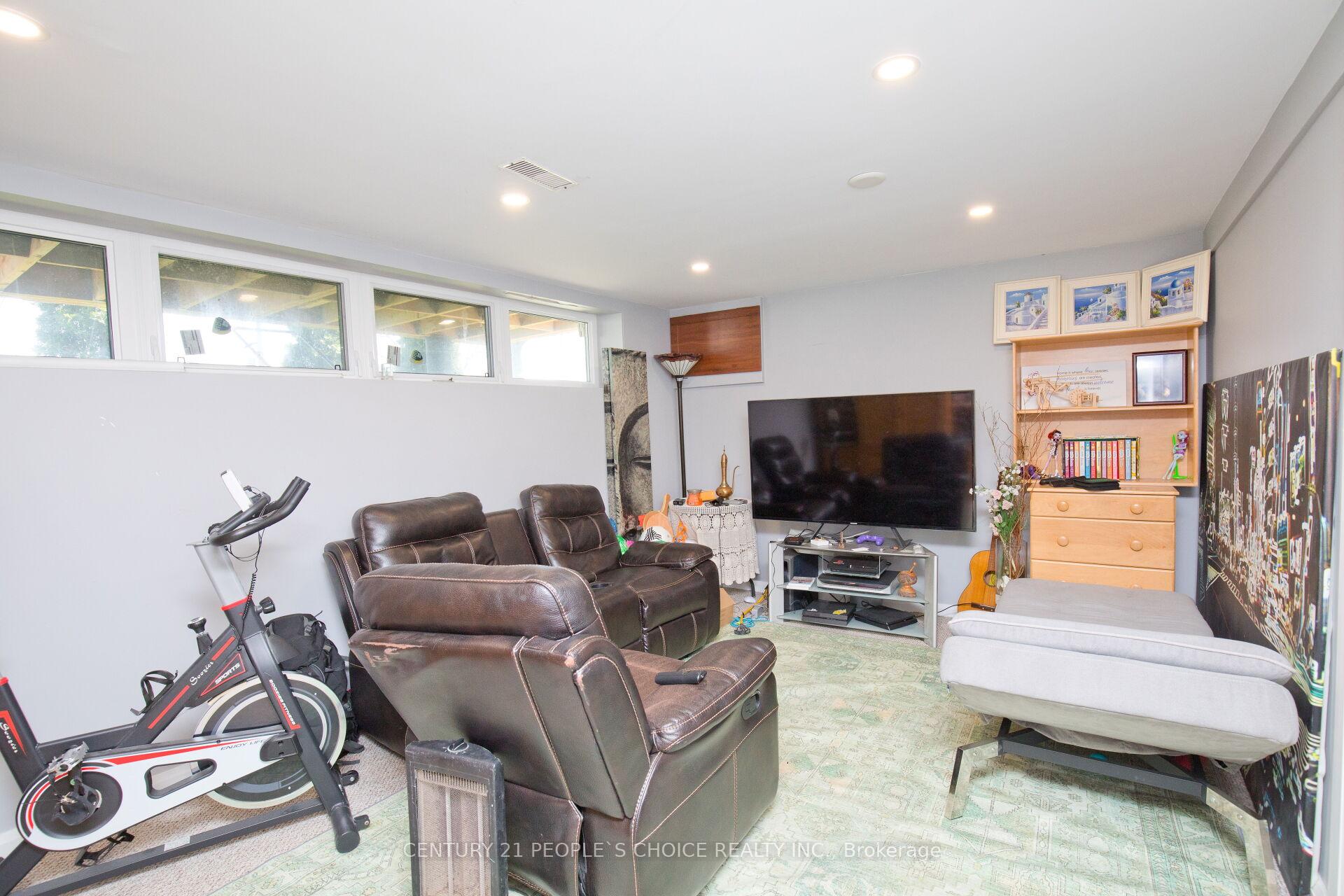 Photo 38 of 50 Jeffcoat Drive, Etobicoke, West Humber-Clairville — HOMEH