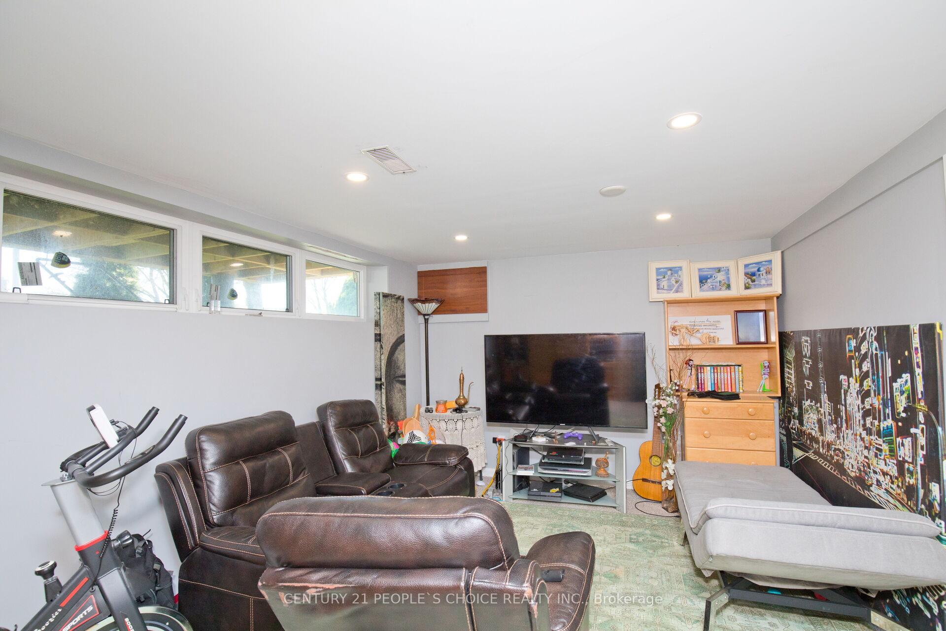 Photo 39 of 50 Jeffcoat Drive, Etobicoke, West Humber-Clairville — HOMEH