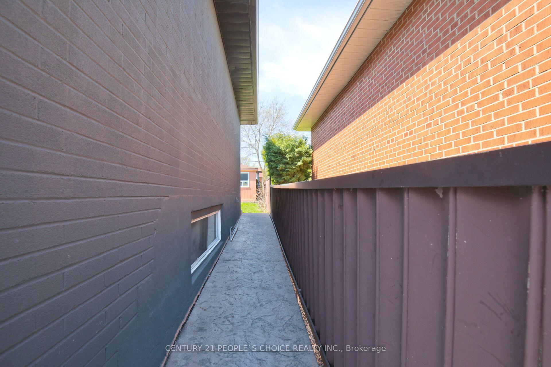 Photo 46 of 50 Jeffcoat Drive, Etobicoke, West Humber-Clairville — HOMEH