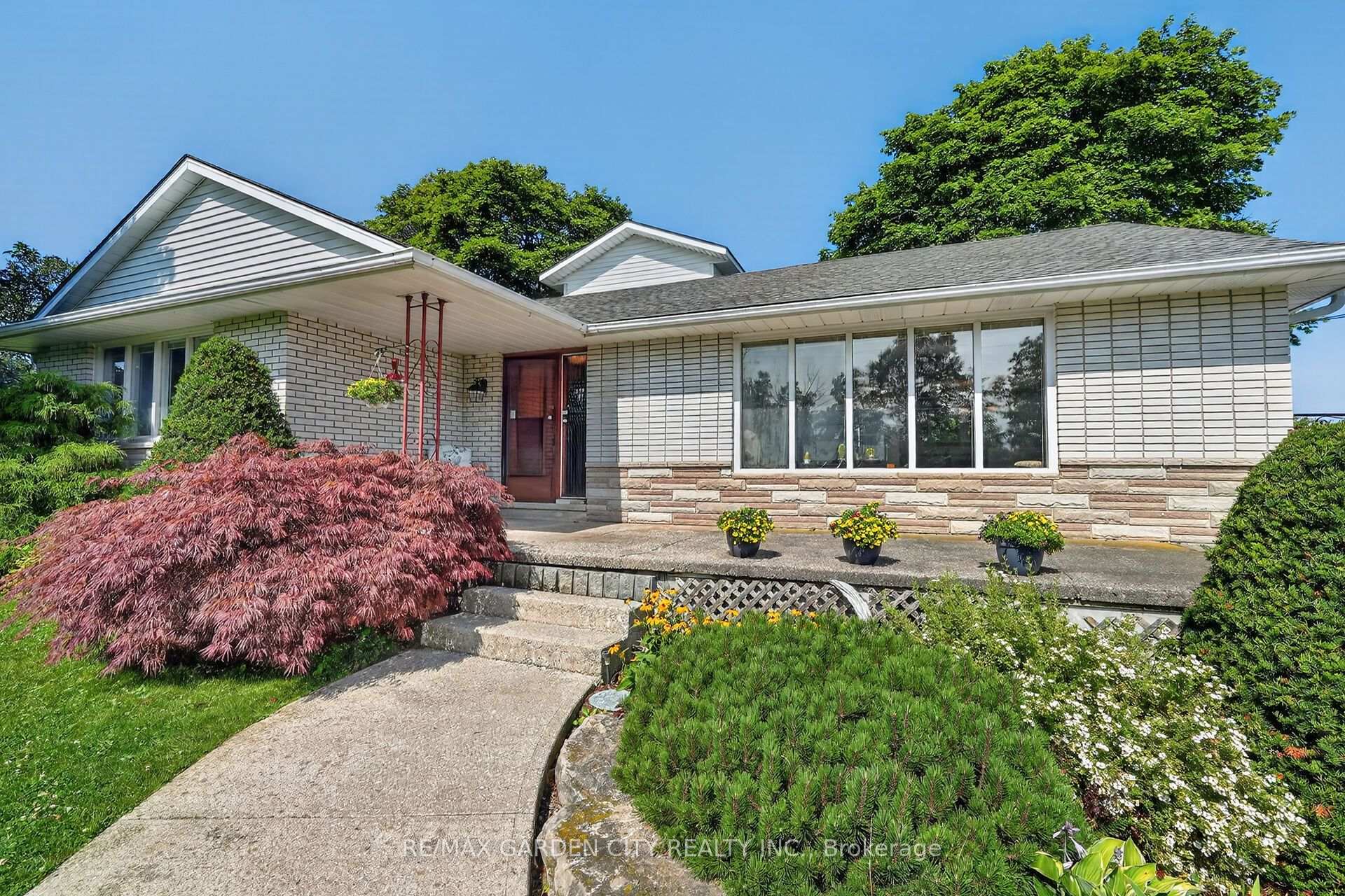 Photo 2 of 134 Russ Road, Grimsby, Grimsby Escarpment — HOMEH