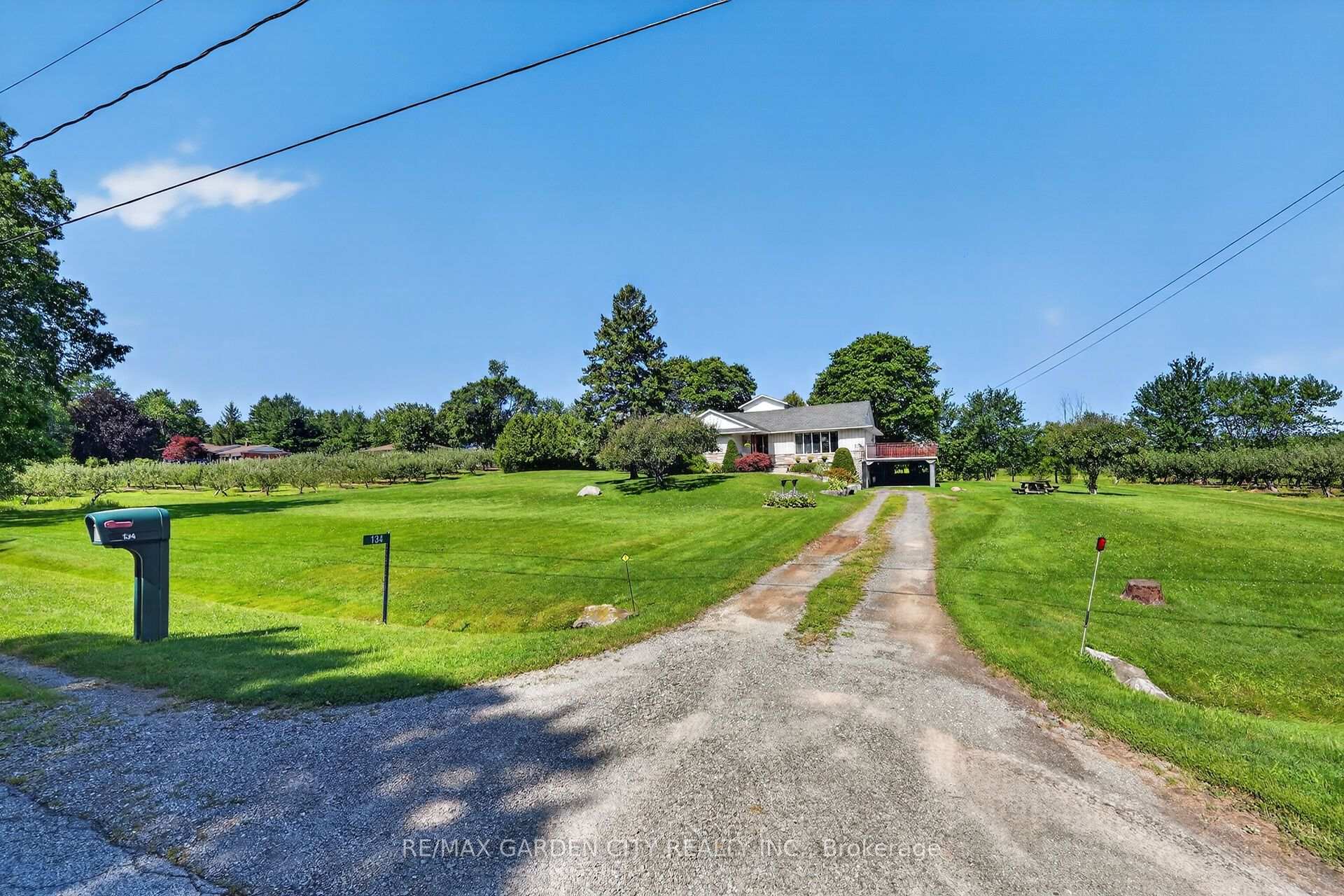 Photo 4 of 134 Russ Road, Grimsby, Grimsby Escarpment — HOMEH