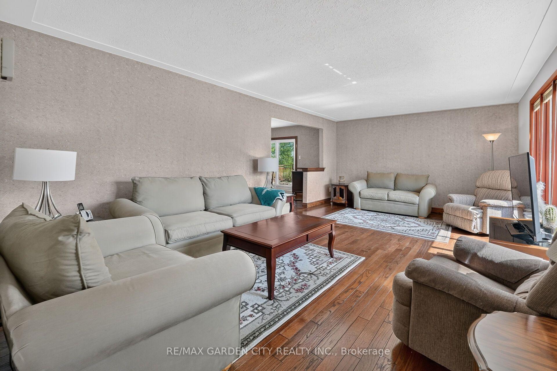 Photo 5 of 134 Russ Road, Grimsby, Grimsby Escarpment — HOMEH