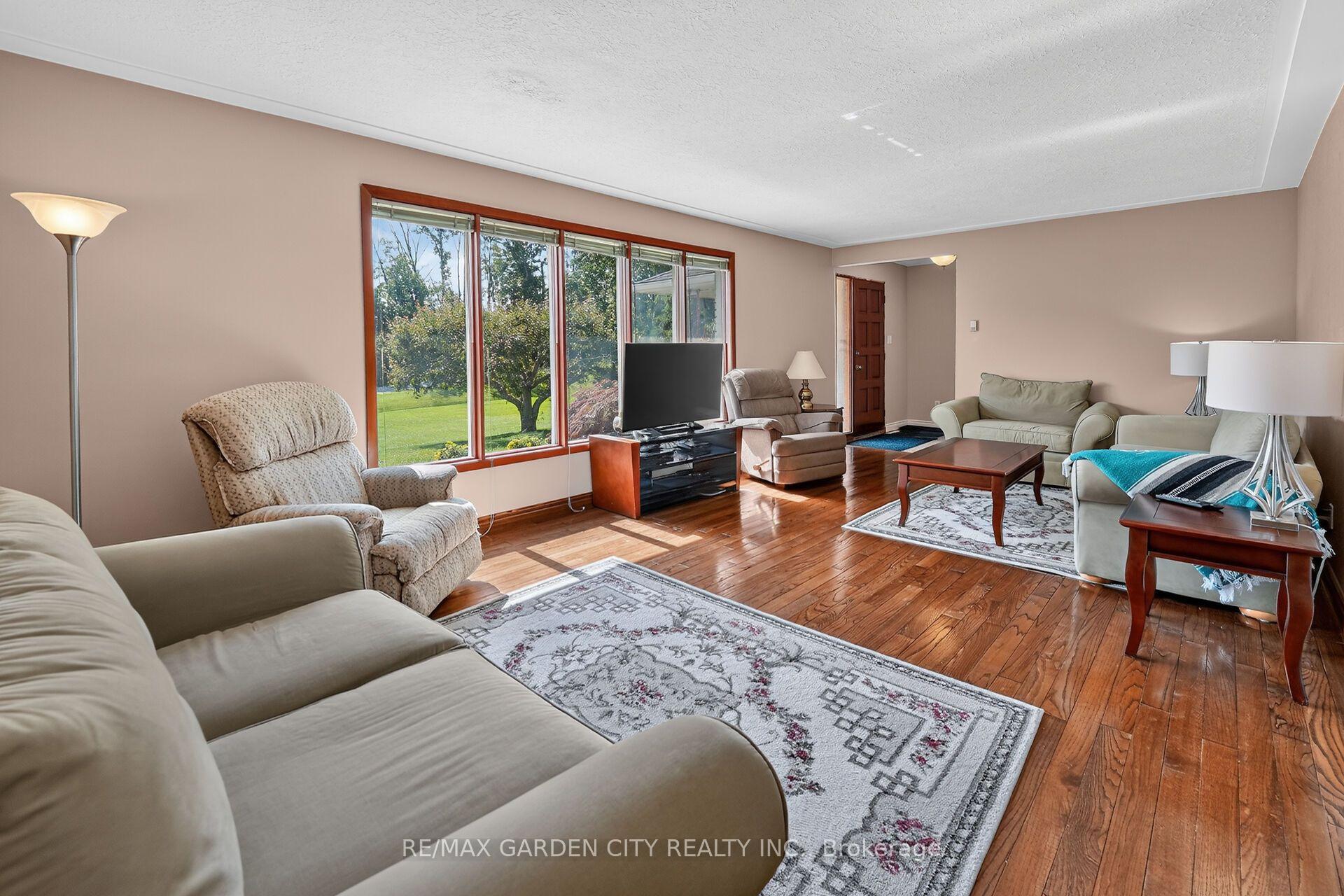 Photo 6 of 134 Russ Road, Grimsby, Grimsby Escarpment — HOMEH