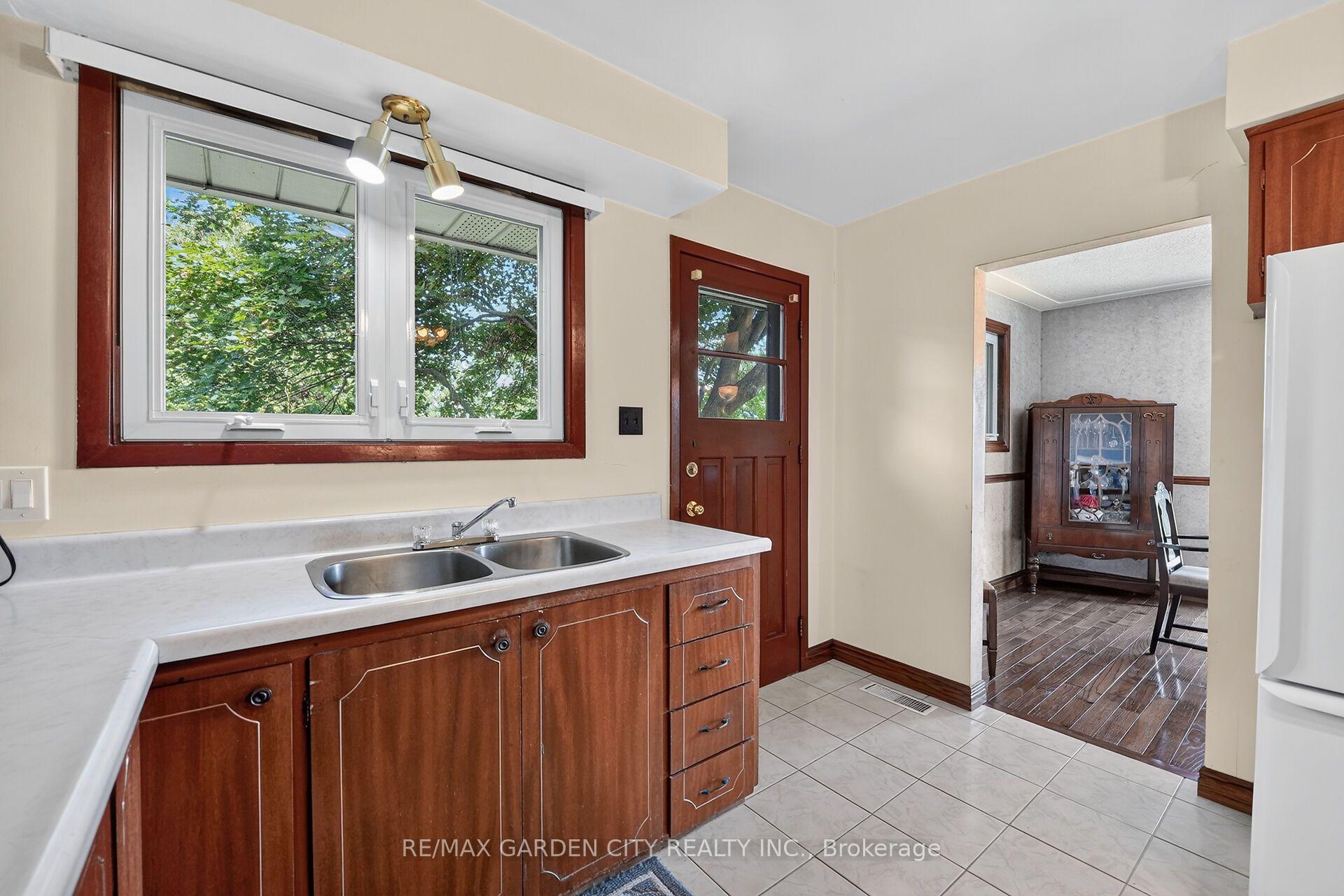 Photo 10 of 134 Russ Road, Grimsby, Grimsby Escarpment — HOMEH