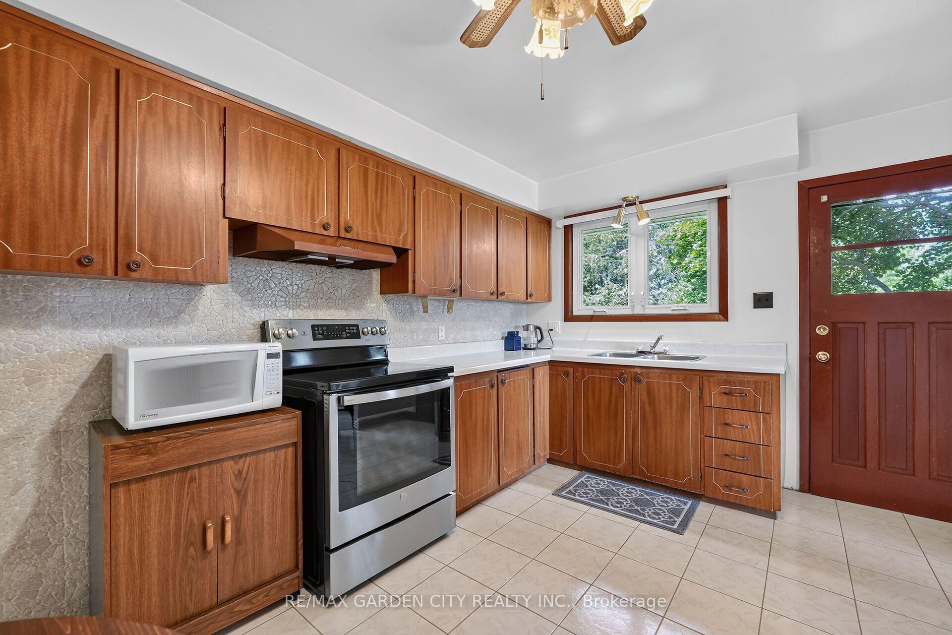 Photo 11 of 134 Russ Road, Grimsby, Grimsby Escarpment — HOMEH