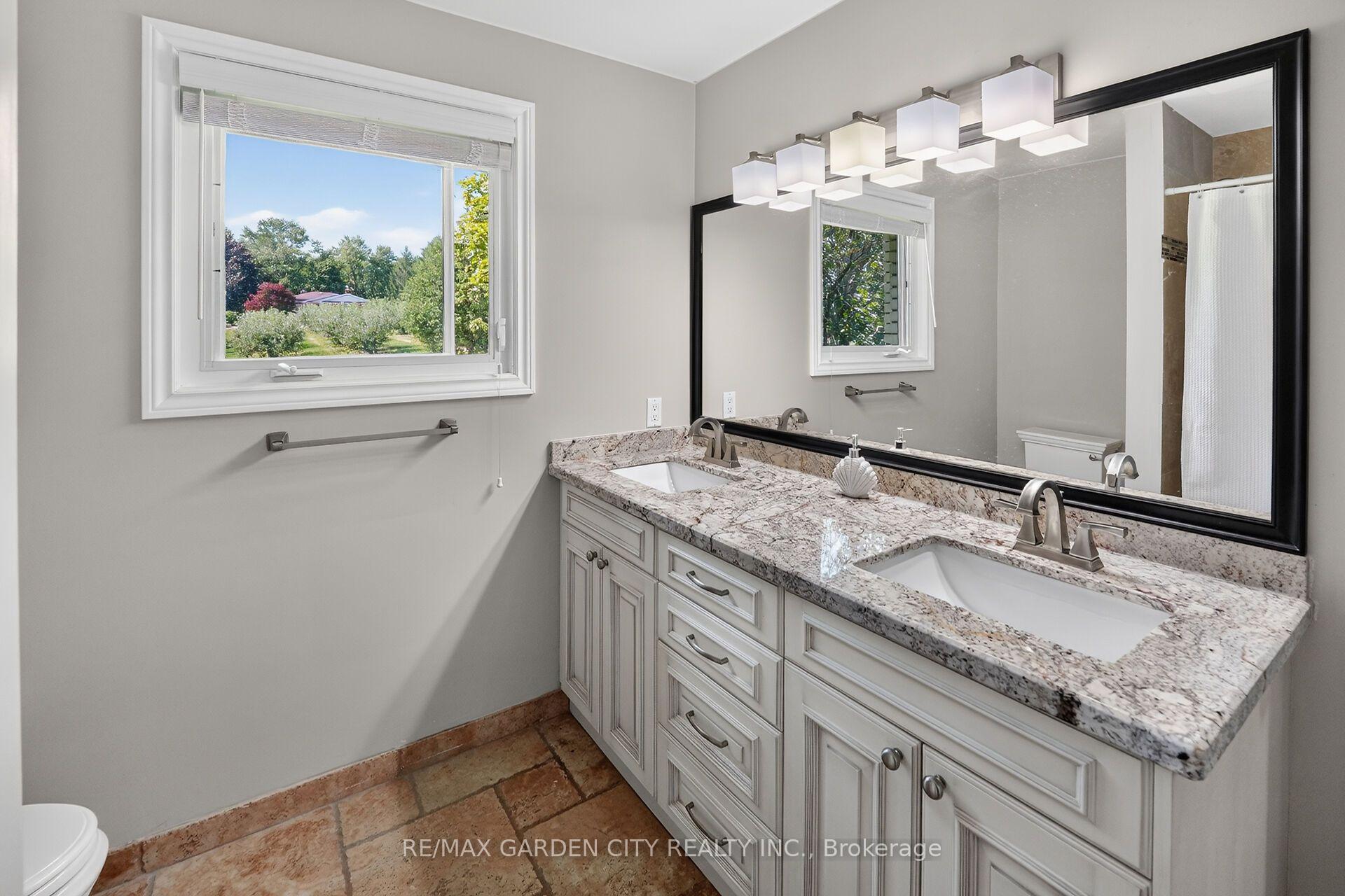 Photo 20 of 134 Russ Road, Grimsby, Grimsby Escarpment — HOMEH