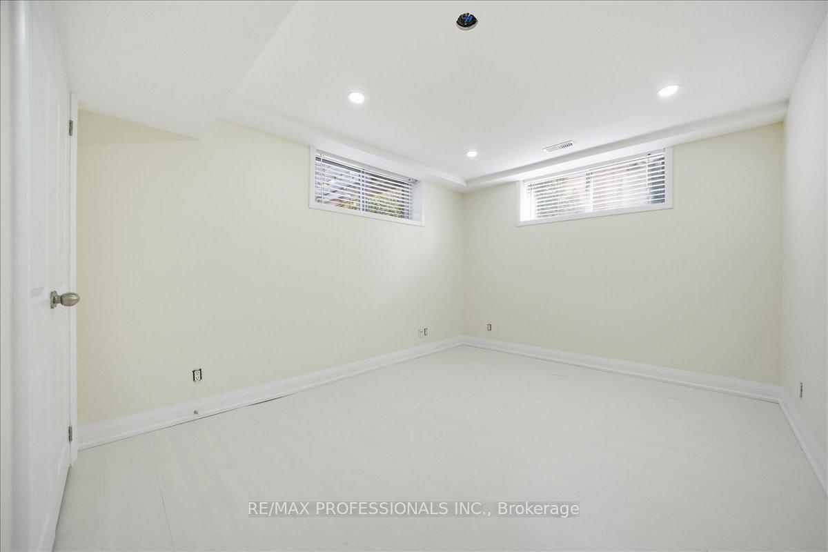 Photo 1 of Unit D, 9611 Keele Street, Vaughan, Maple — HOMEH