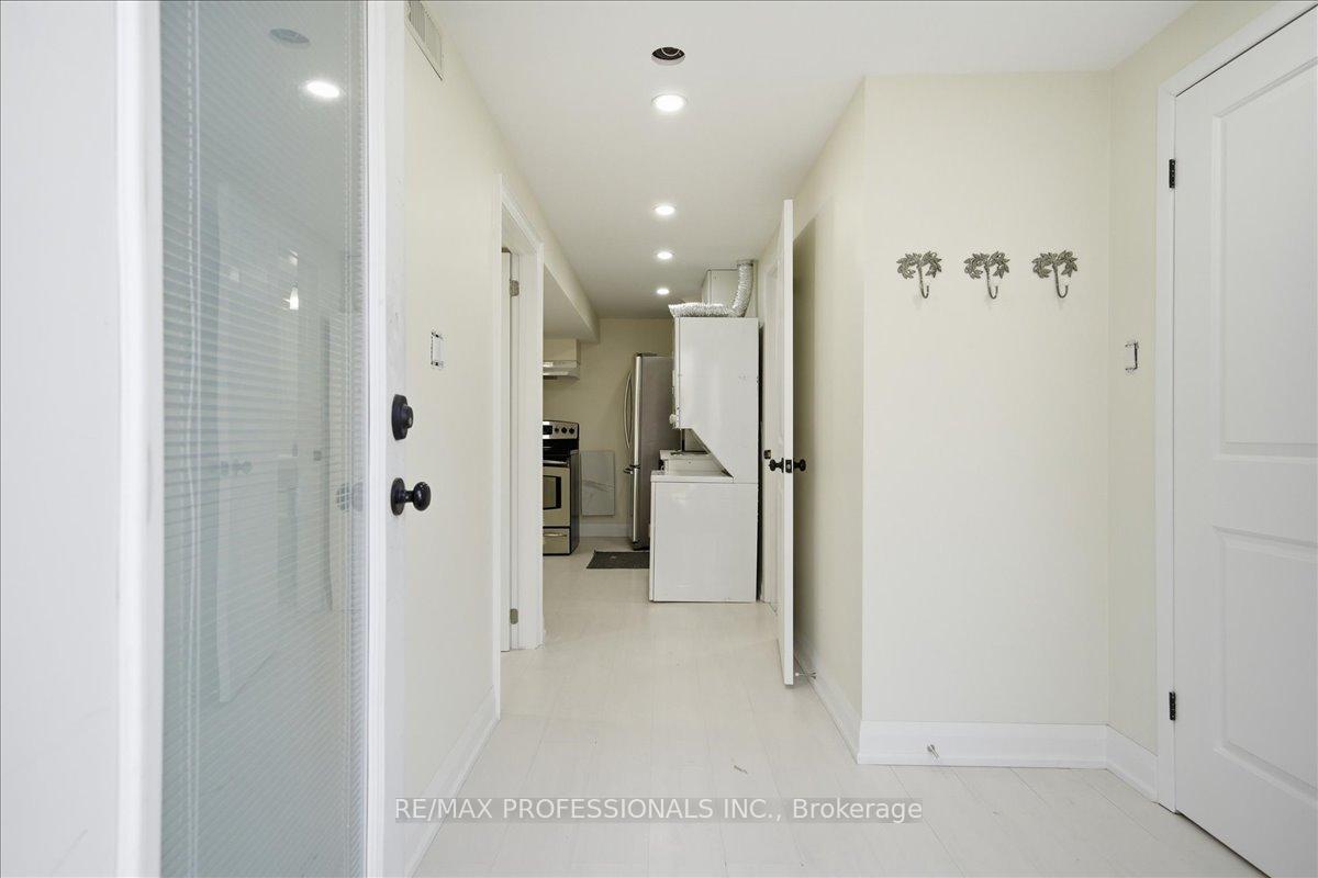 Photo 2 of Unit D, 9611 Keele Street, Vaughan, Maple — HOMEH