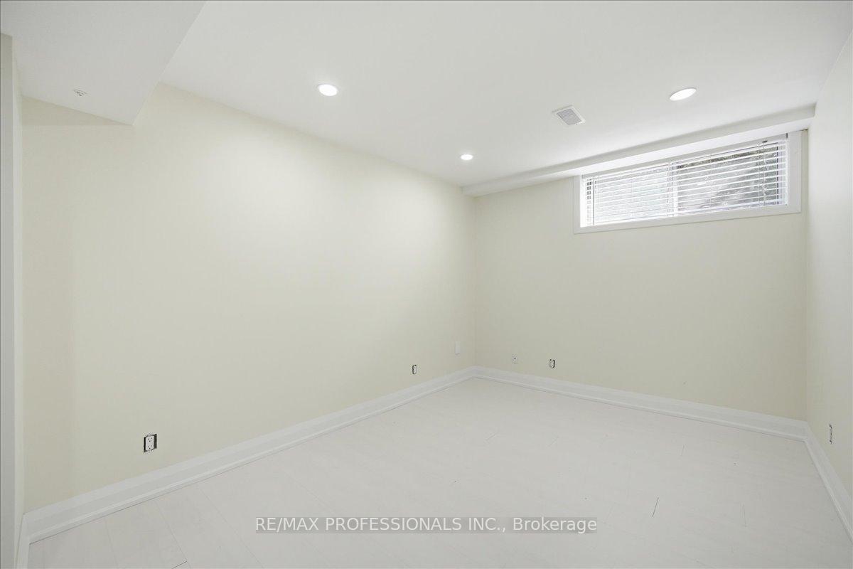 Photo 5 of Unit D, 9611 Keele Street, Vaughan, Maple — HOMEH