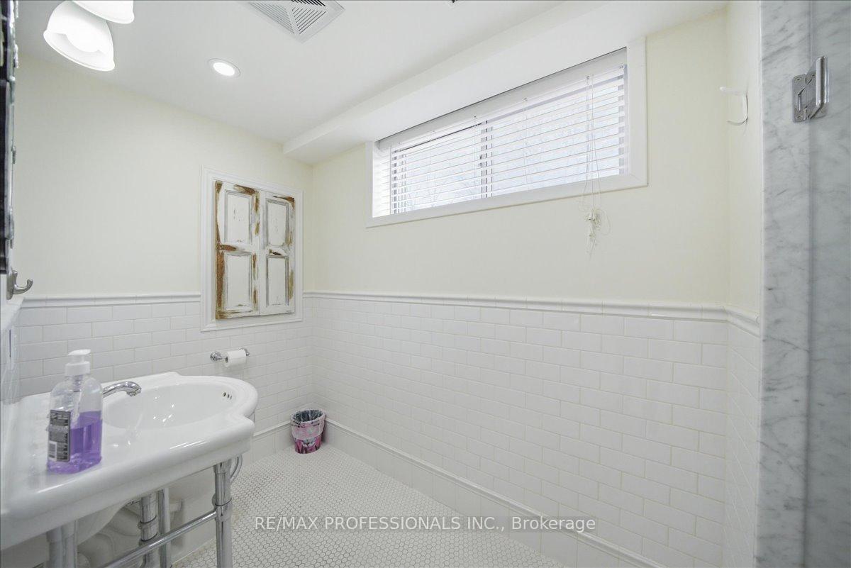 Photo 6 of Unit D, 9611 Keele Street, Vaughan, Maple — HOMEH
