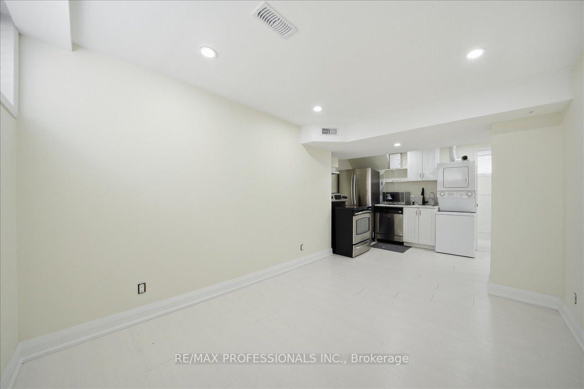 Photo 8 of Unit D, 9611 Keele Street, Vaughan, Maple — HOMEH