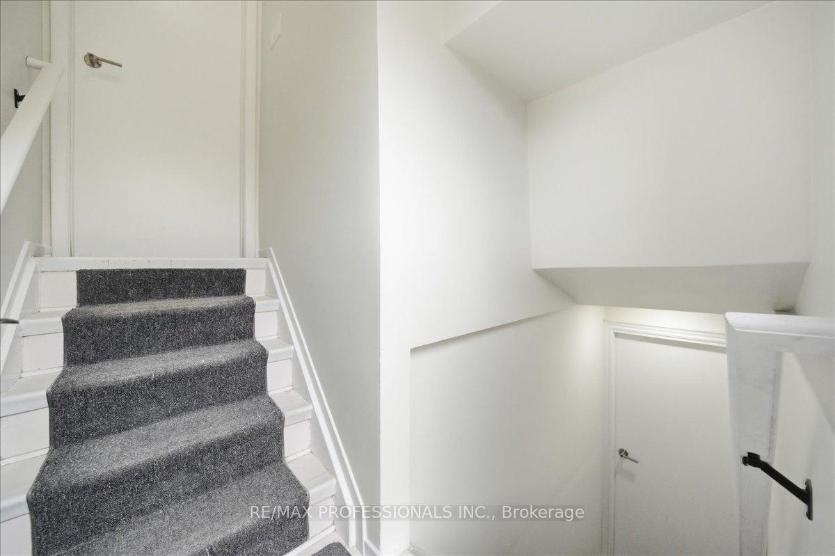 Photo 2 of Unit C, 9611 Keele Street, Vaughan, Maple — HOMEH