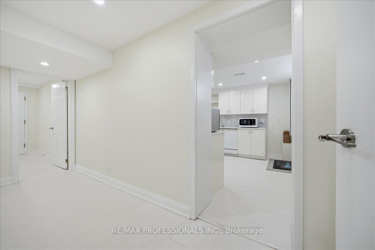 Photo 3 of Unit C, 9611 Keele Street, Vaughan, Maple — HOMEH