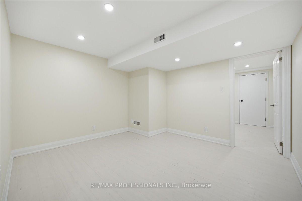 Photo 4 of Unit C, 9611 Keele Street, Vaughan, Maple — HOMEH