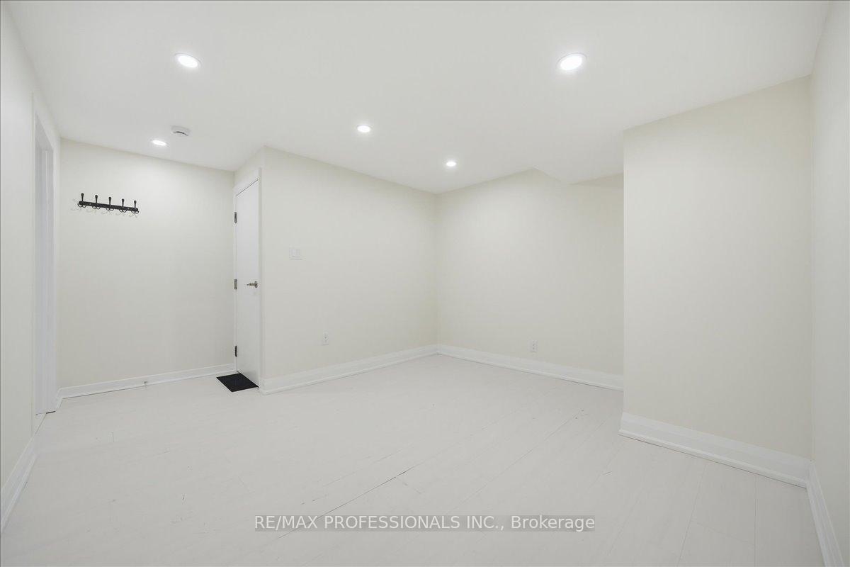 Photo 5 of Unit C, 9611 Keele Street, Vaughan, Maple — HOMEH