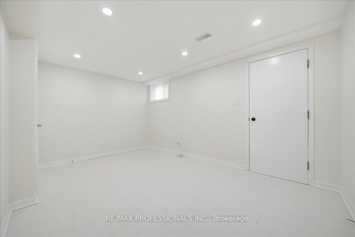 Photo 6 of Unit C, 9611 Keele Street, Vaughan, Maple — HOMEH