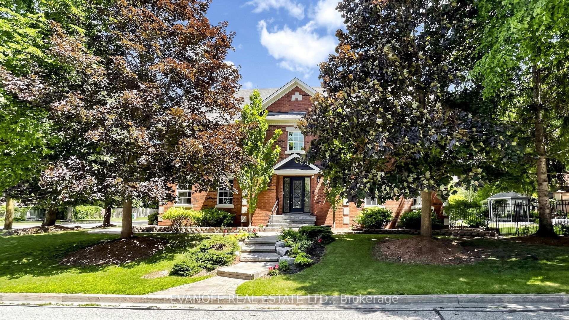 Photo 1 of 929 Creebridge Crescent, Newmarket, Stonehaven-Wyndham — HOMEH