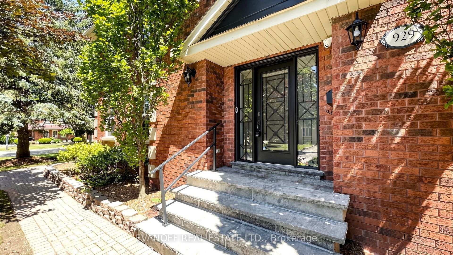 Photo 2 of 929 Creebridge Crescent, Newmarket, Stonehaven-Wyndham — HOMEH